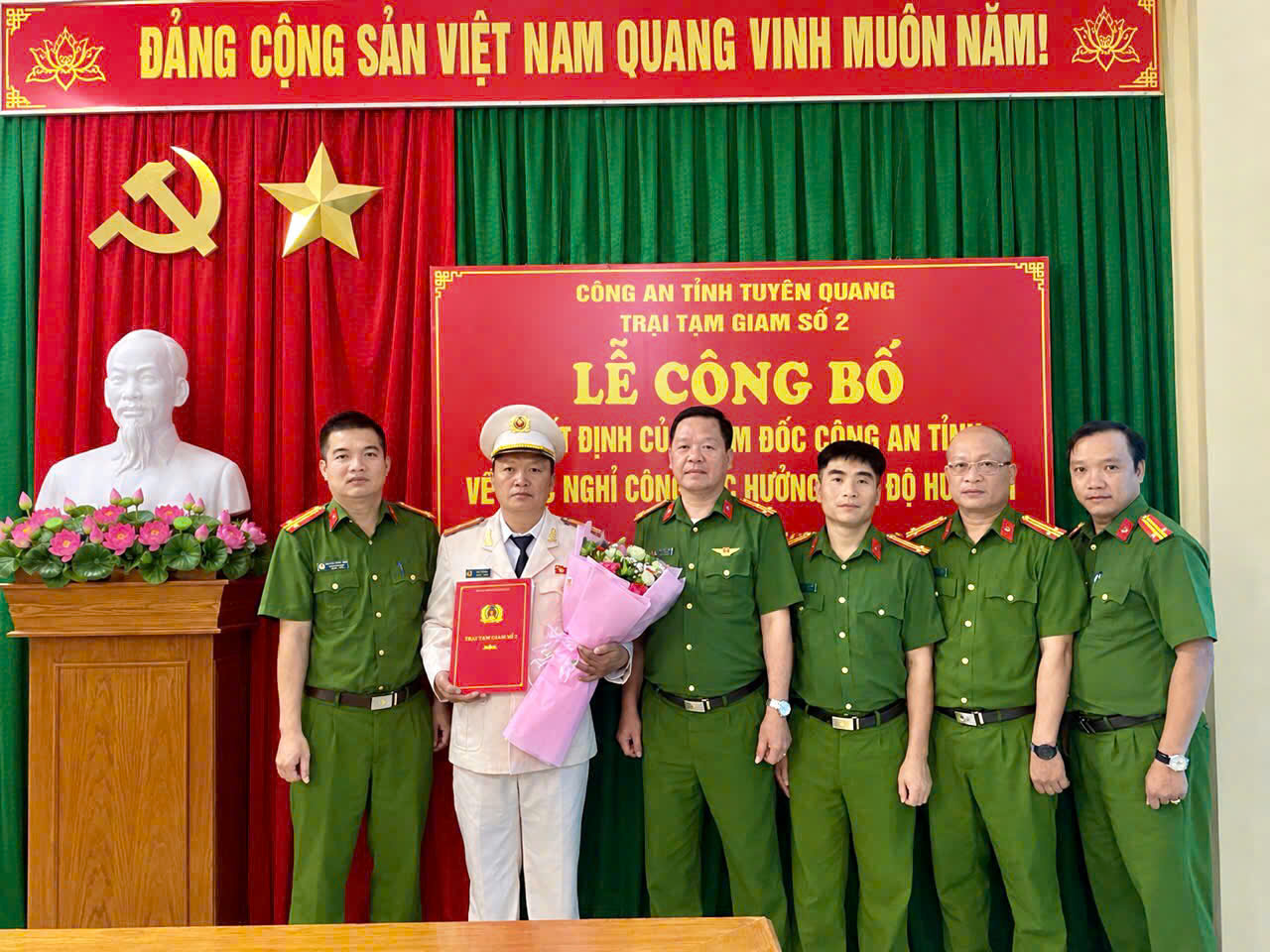 KHÉP LẠI MỘT CHẶNG ĐƯỜNG - TRỌN VẸN NGHĨA TÌNH