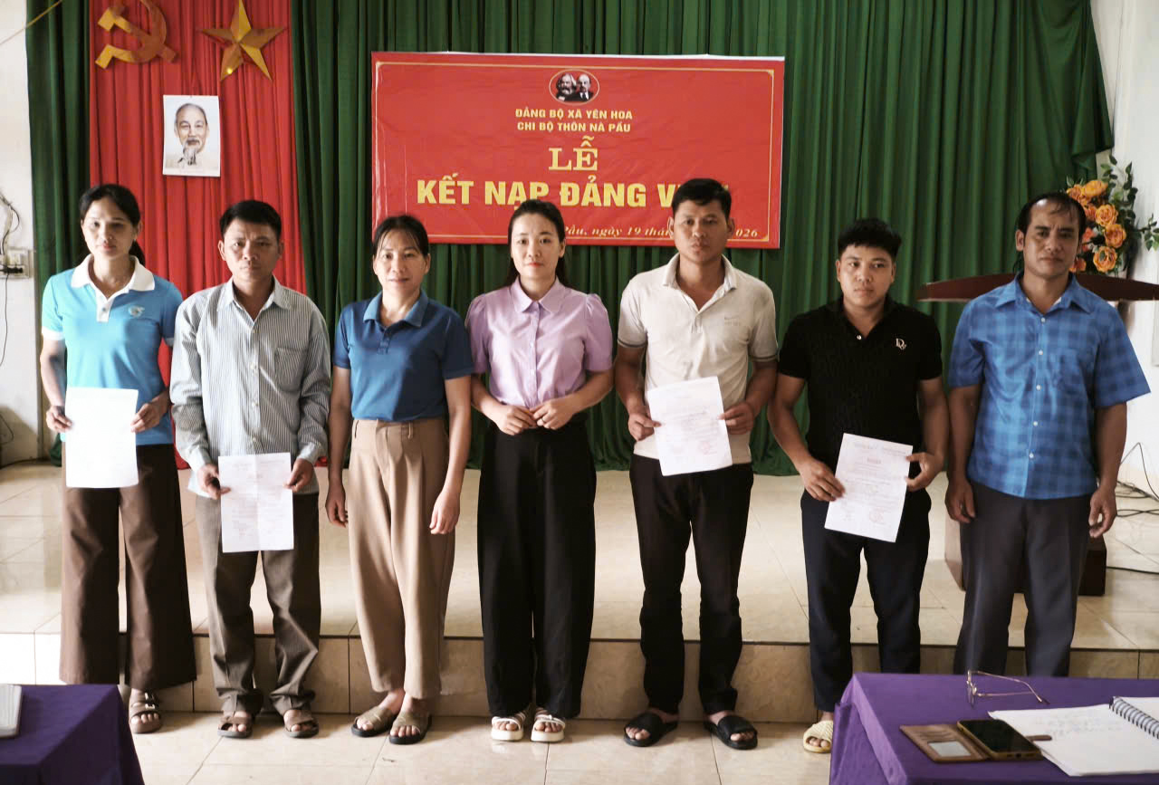 Chi bộ thôn Nà Pầu tổ chức Lễ kết nạp đảng viên mới