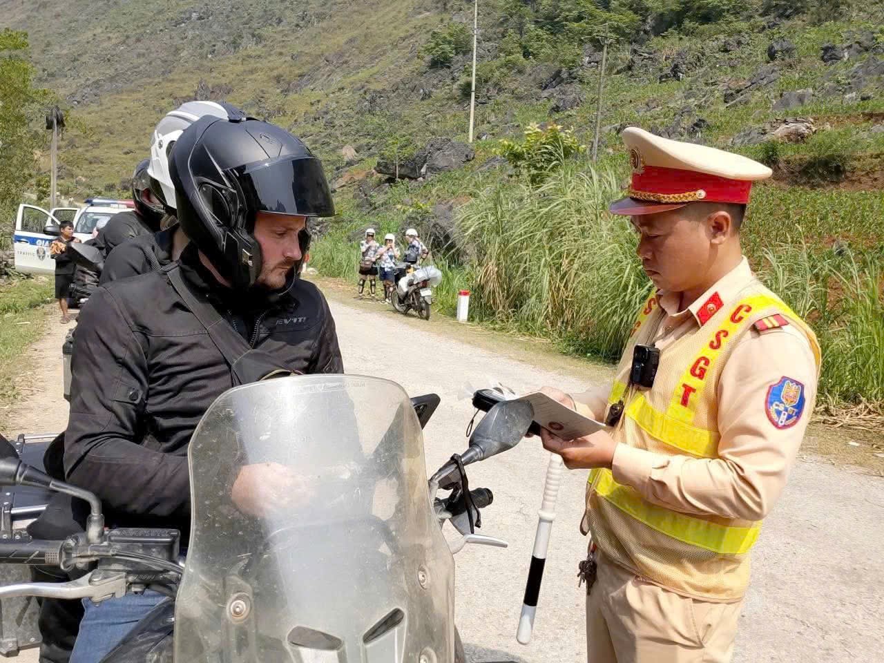 BẢO ĐẢM AN NINH, AN TOÀN MÙA DU LỊCH