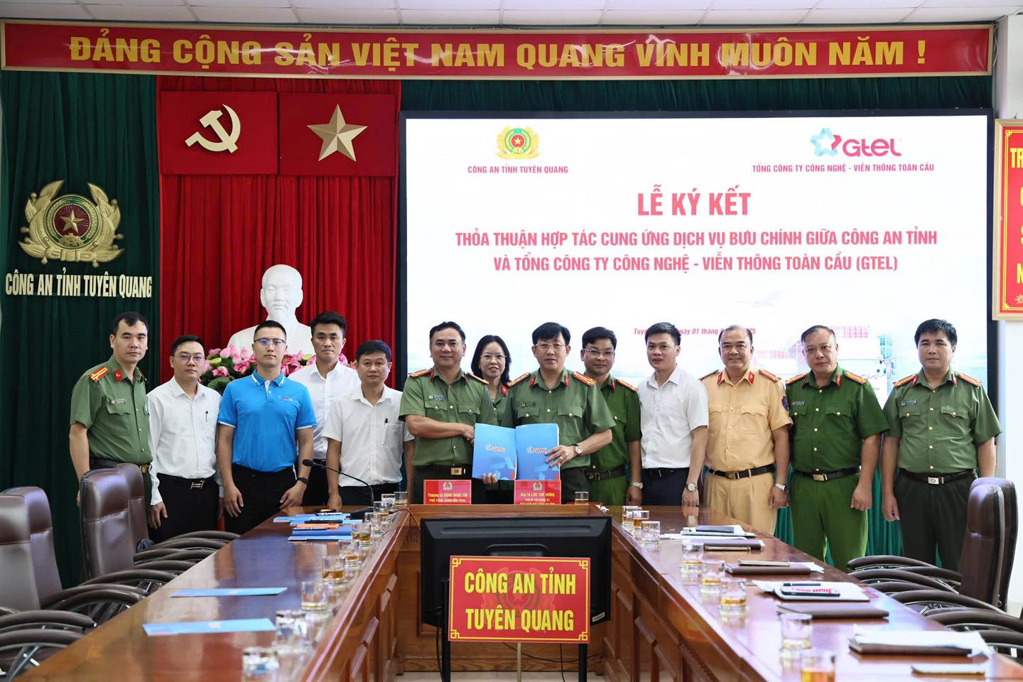 KÝ KẾT THỎA THUẬN HỢP TÁC CUNG ỨNG DỊCH VỤ BƯU CHÍNH GIỮA CÔNG AN TỈNH VÀ TỔNG CÔNG TY GTEL