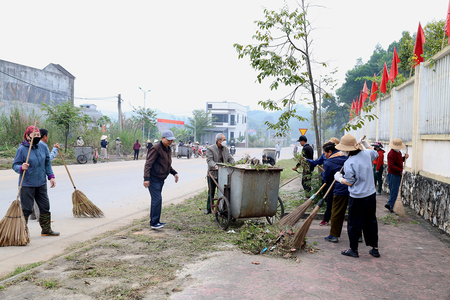 Yên Sơn đồng loạt ra quân tổng vệ sinh môi trường, hướng tới Đại hội Đại biểu toàn quốc lần thứ XIV của Đảng