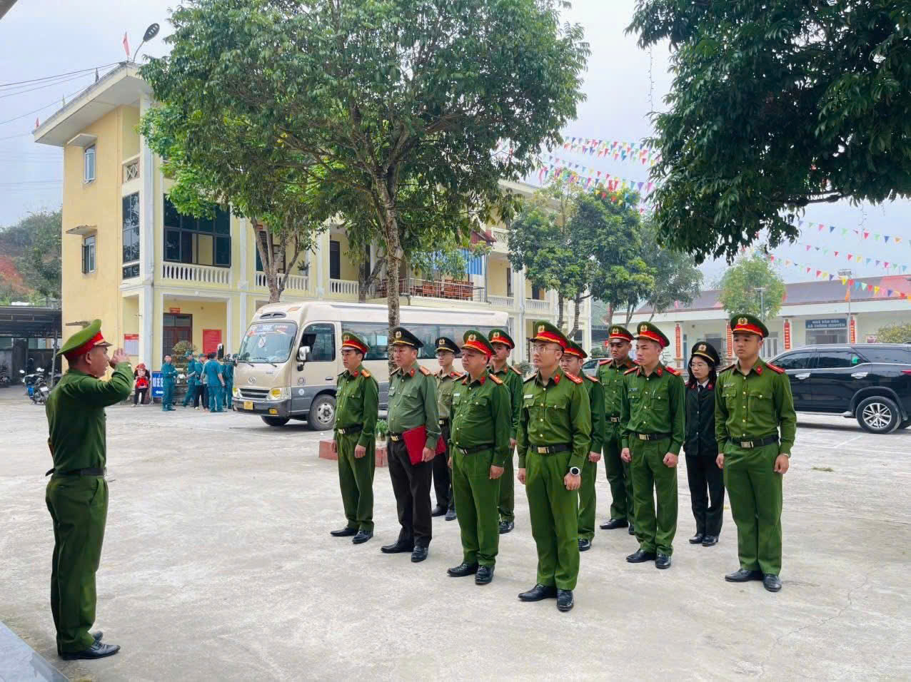 CÔNG AN XÃ THÔNG NGUYÊN TỔ CHỨC LỄ CHÀO CỜ THÁNG 3