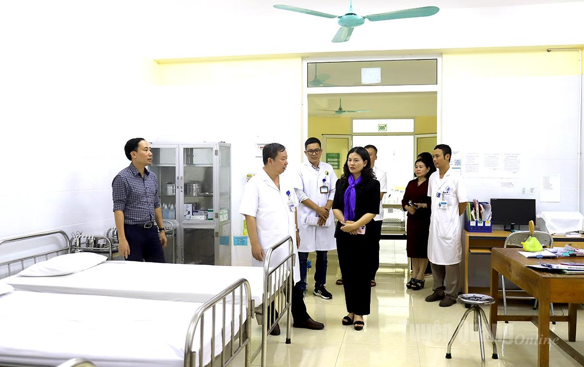 Đồng chí Phó Chủ tịch UBND tỉnh Vương Ngọc Hà kiểm tra tại Bệnh viện Y dược cổ truyền và Trung tâm công tác xã hội