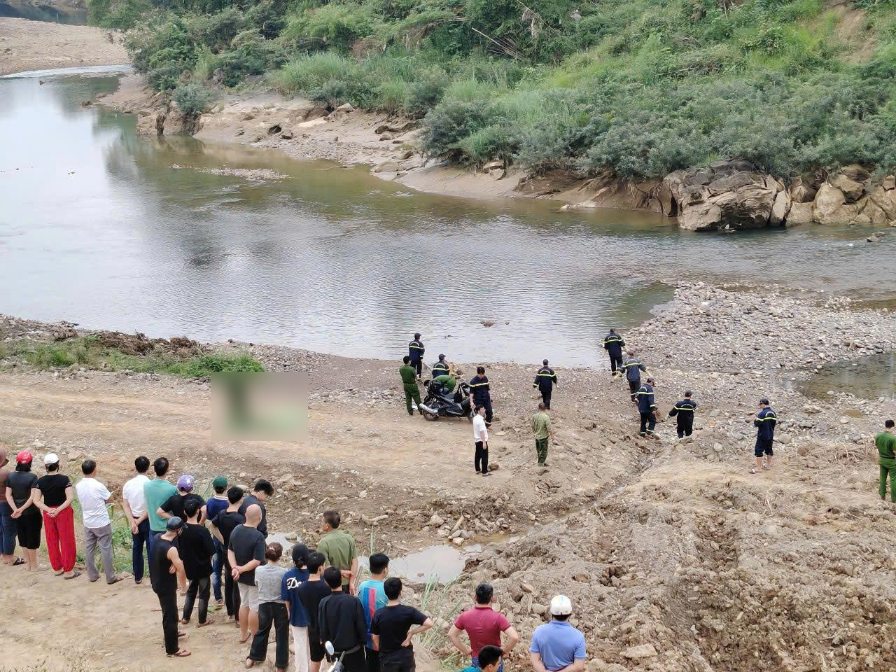 TÌM THẤY THI THỂ HỌC SINH ĐUỐI NƯỚC TRÊN SÔNG MIỆN SAU 2 NGÀY NỖ LỰC TÌM KIẾM