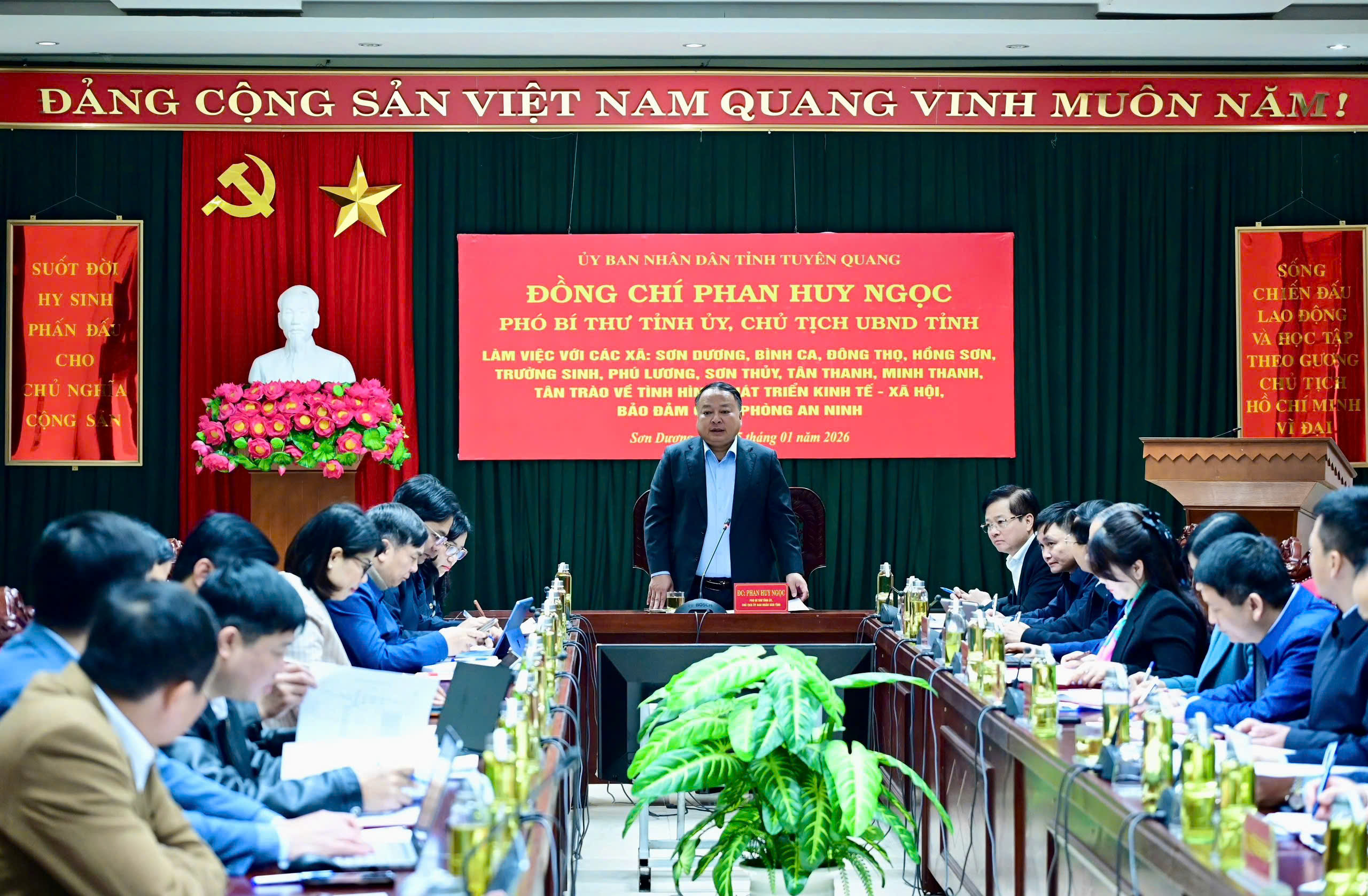 Chủ tịch UBND tỉnh Phan Huy Ngọc: Các xã cần xác định lấy công nghiệp là “xương sống để tăng trưởng”