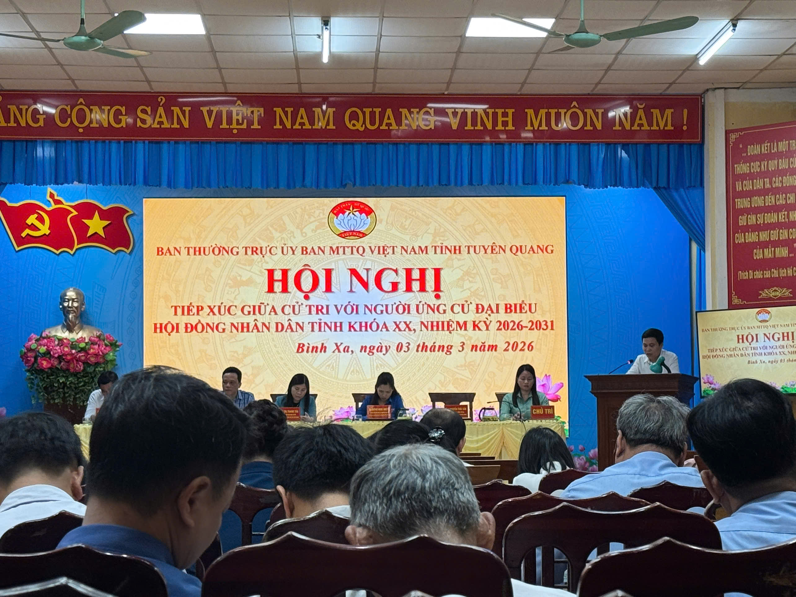 Ứng cử viên đơn vị bầu cử số 4 tiếp xúc cử tri xã Bình Xa