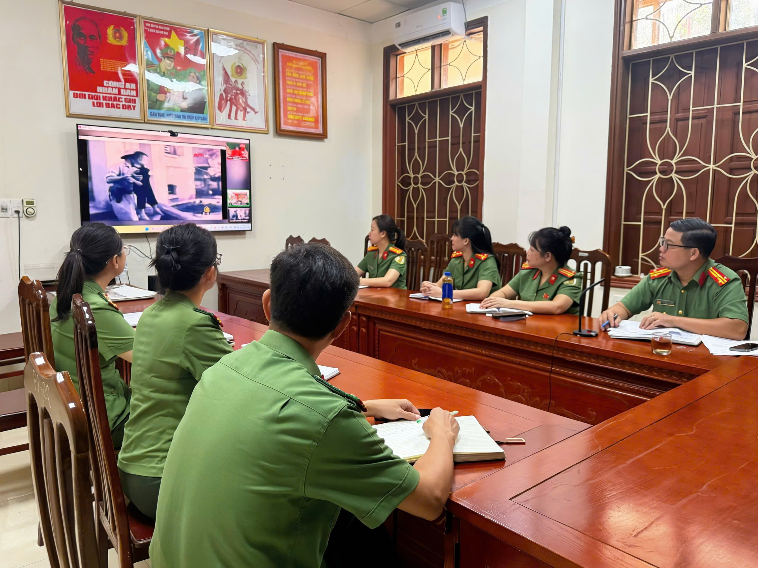 TÍCH CỰC TỔ CHỨC CÁC HOẠT ĐỘNG NHÂN DỊP KỶ NIỆM 81 NĂM NGÀY TRUYỀN THỐNG LỰC LƯỢNG CÔNG AN NHÂN DÂN VIỆT NAM