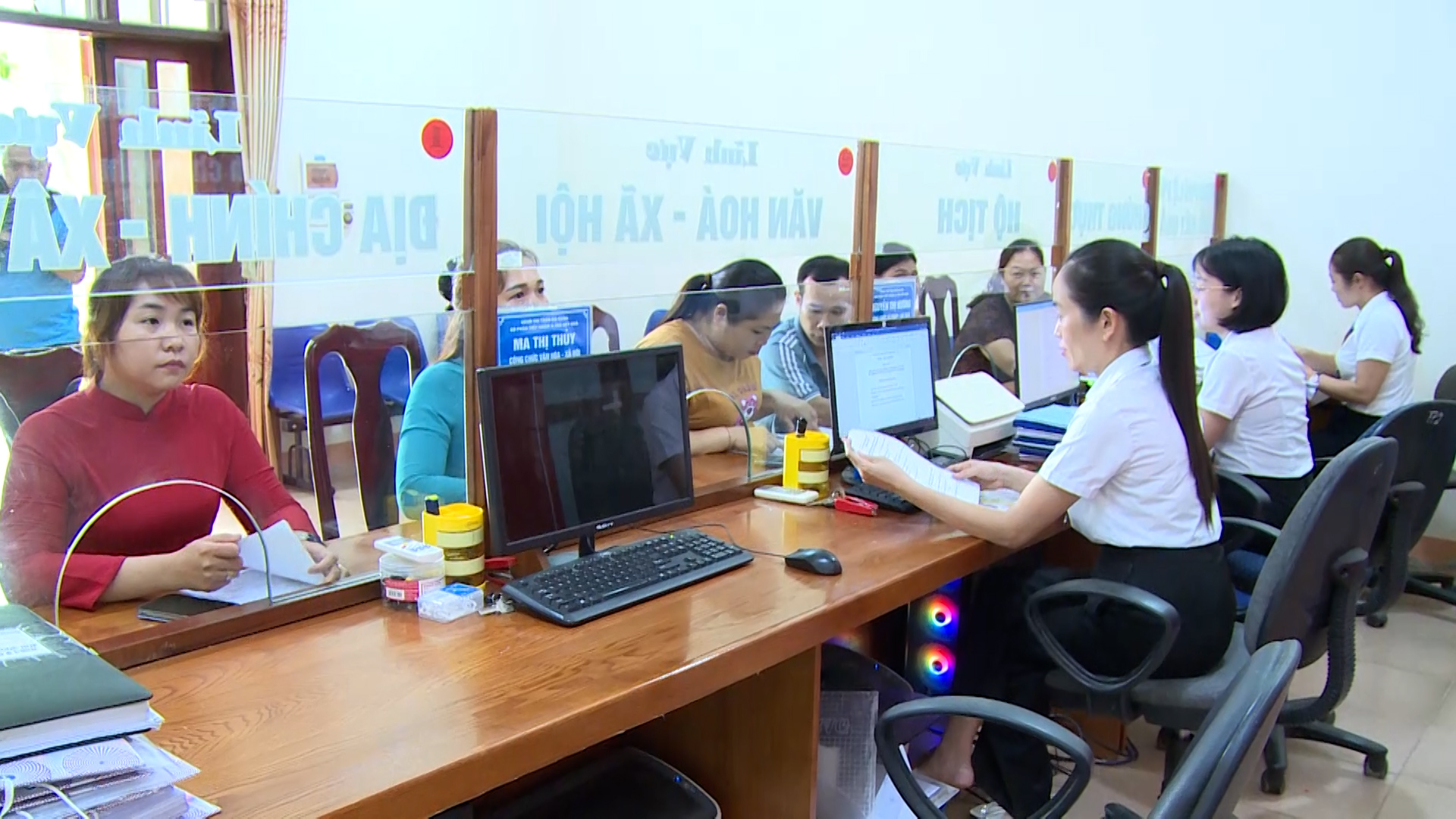 Xã Nà Hang đẩy mạnh xây dựng chính quyền điện tử