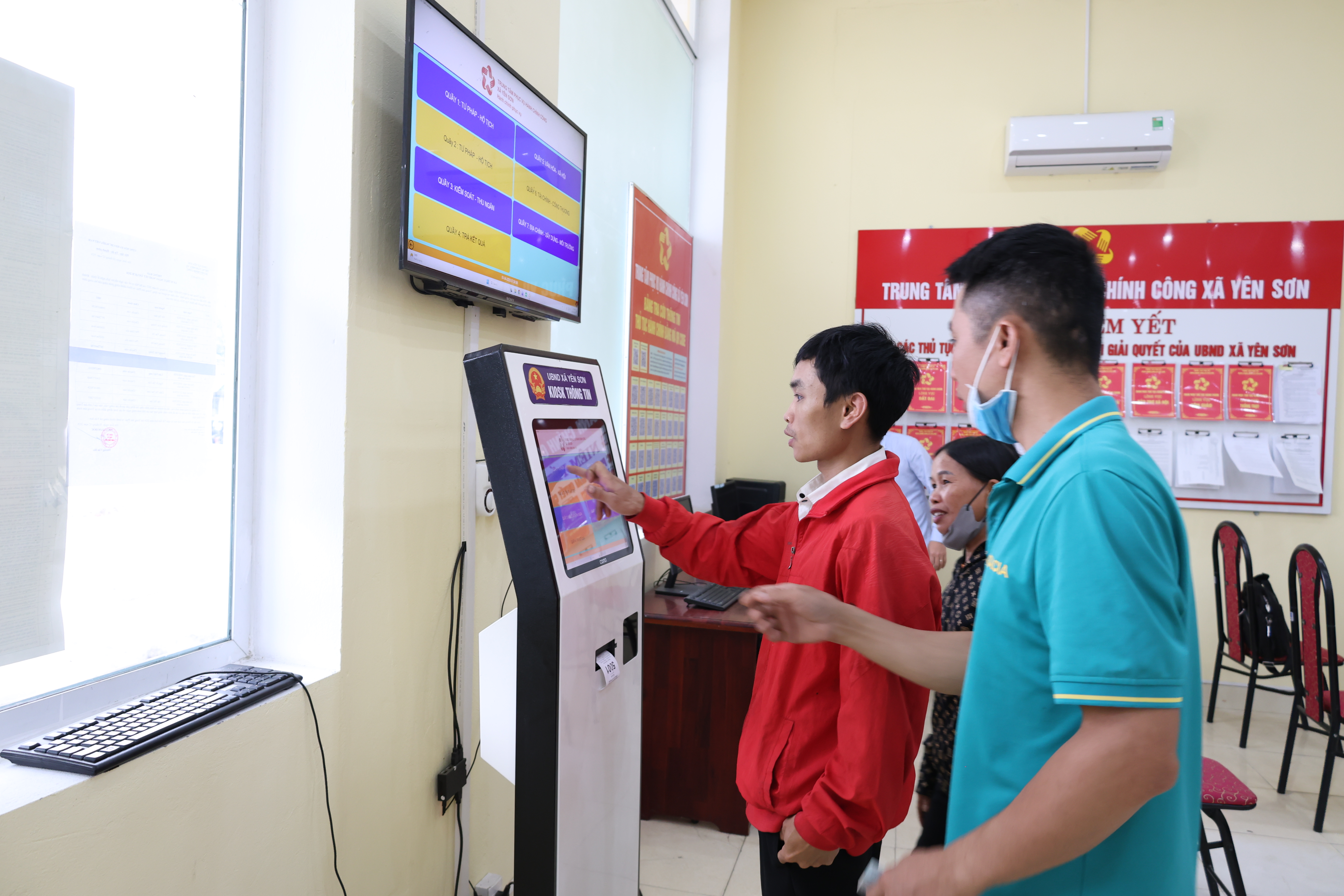 Từ "một cửa" đến "một chạm" - Chuyển đổi số ở cơ sở bứt tốc