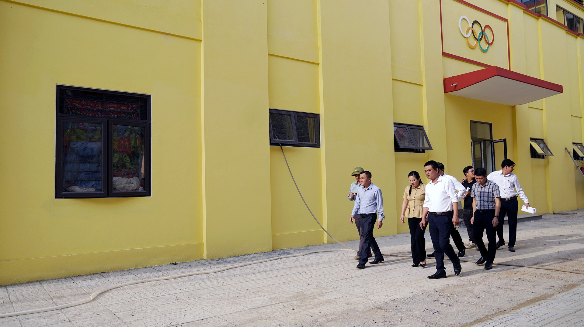 Bí thư Đảng ủy xã kiểm tra công tác chuẩn bị đưa học sinh về học tại Trường Phổ thông Nội trú Tiểu học và THCS Pà Vầy Sủ