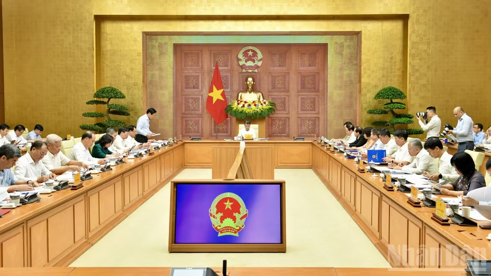 Ưu tiên nguồn lực xây dựng, hoàn thiện thể chế, chính sách, triển khai tốt các nhiệm vụ trọng tâm