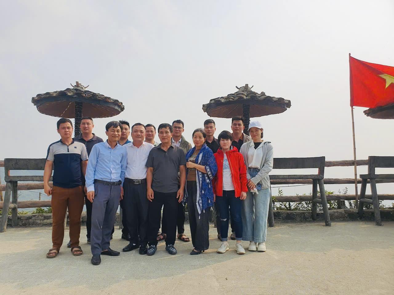 TS BÁ THỊ CHÂM KHẢO SÁT PHÁT TRIỂN CÂY DƯỢC LIỆU VÀ DU LỊCH CỘNG ĐỒNG TẠI XÃ YÊN MINH