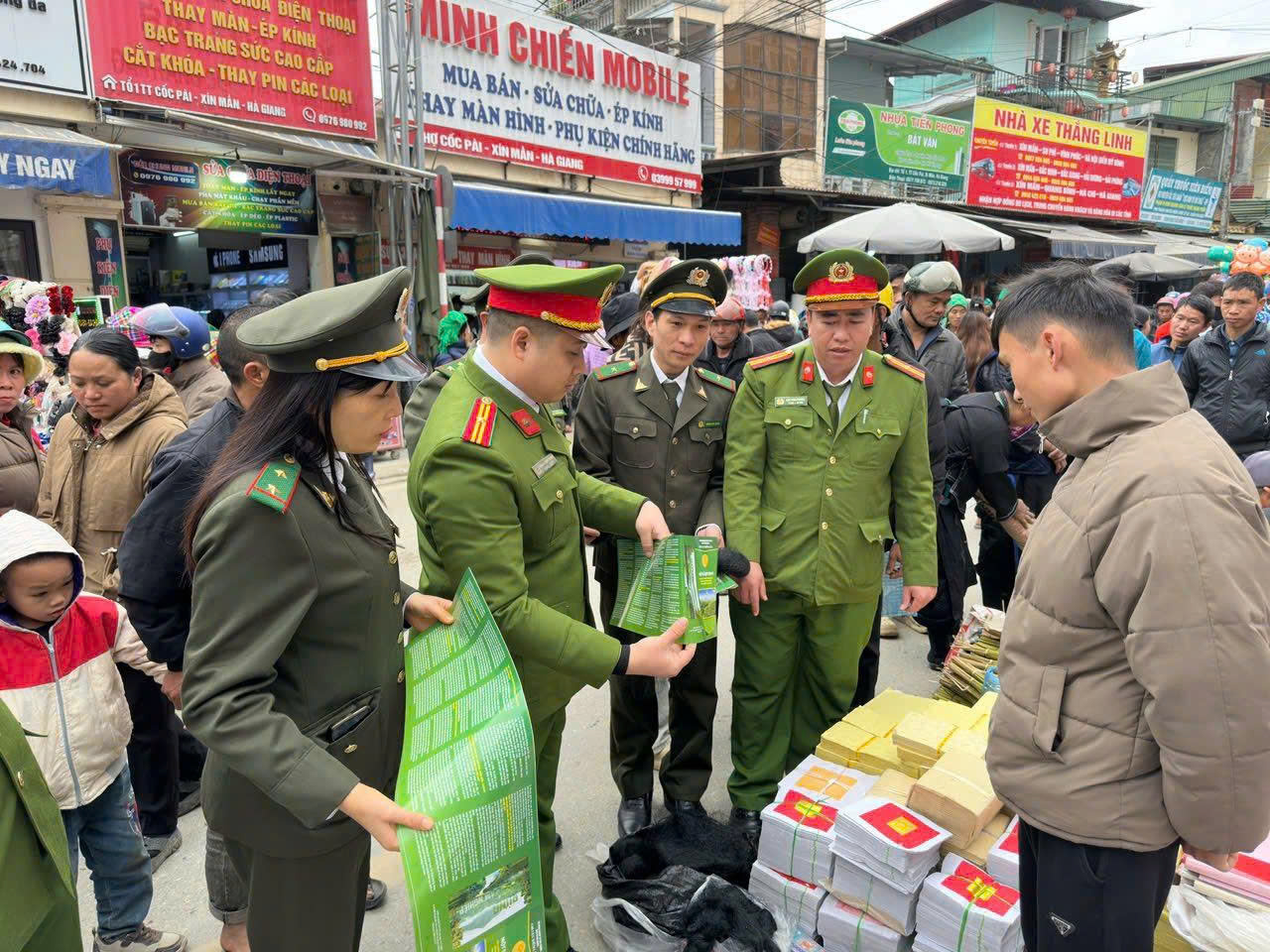 TUYÊN TRUYỀN PHÁP LUẬT VỀ BẢO VỆ RỪNG, ĐỘNG VẬT RỪNG VÀ LÂM SẢN 