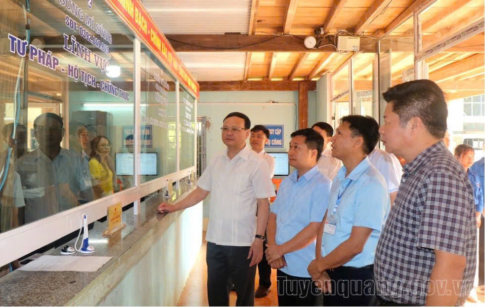 Phó Chủ tịch Thường trực UBND tỉnh Nguyễn Mạnh Tuấn làm việc với Đảng ủy xã Yên Cường