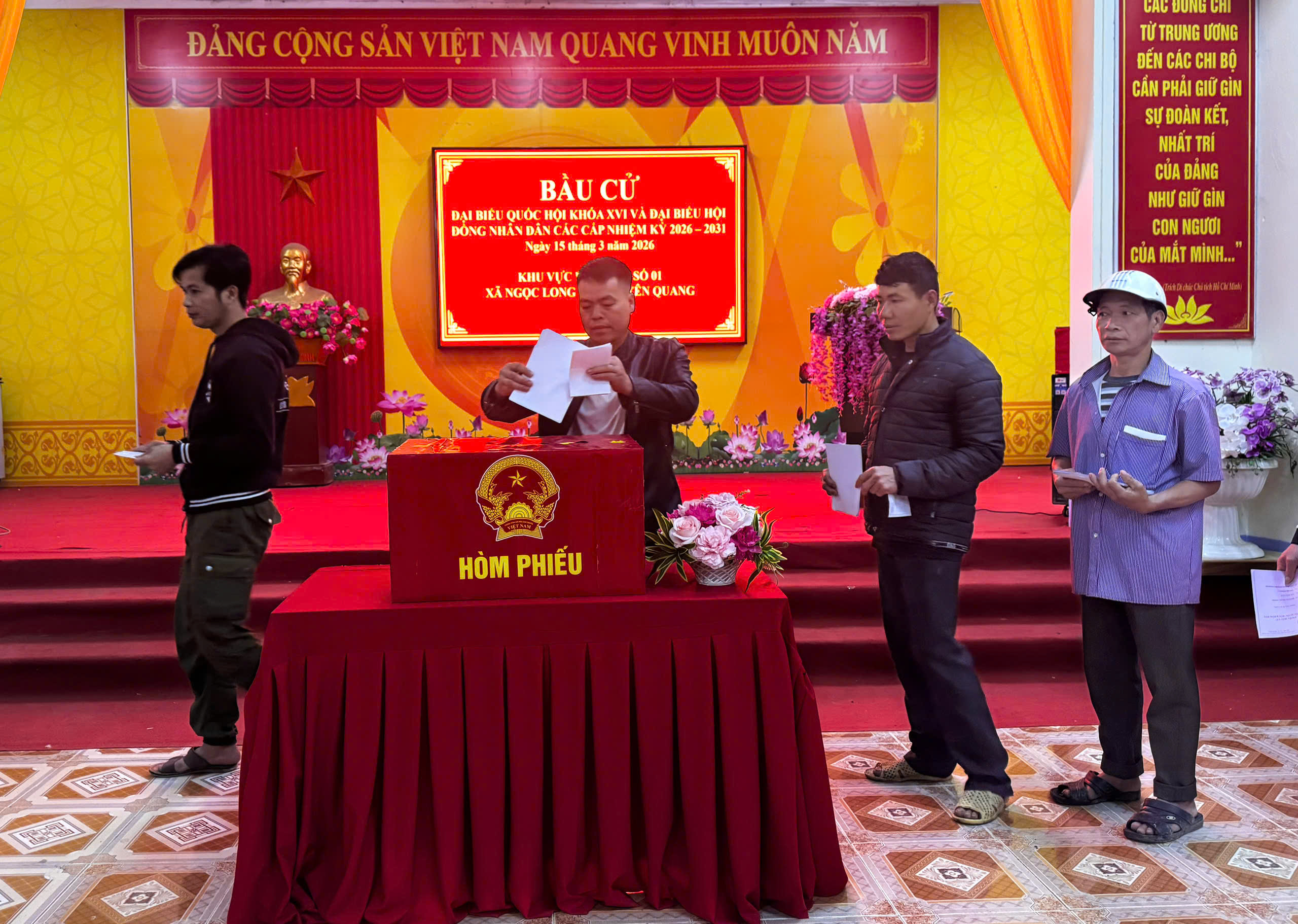 TƯNG BỪNG NGÀY HỘI NON SÔNG TẠI XÃ NỌC LONG