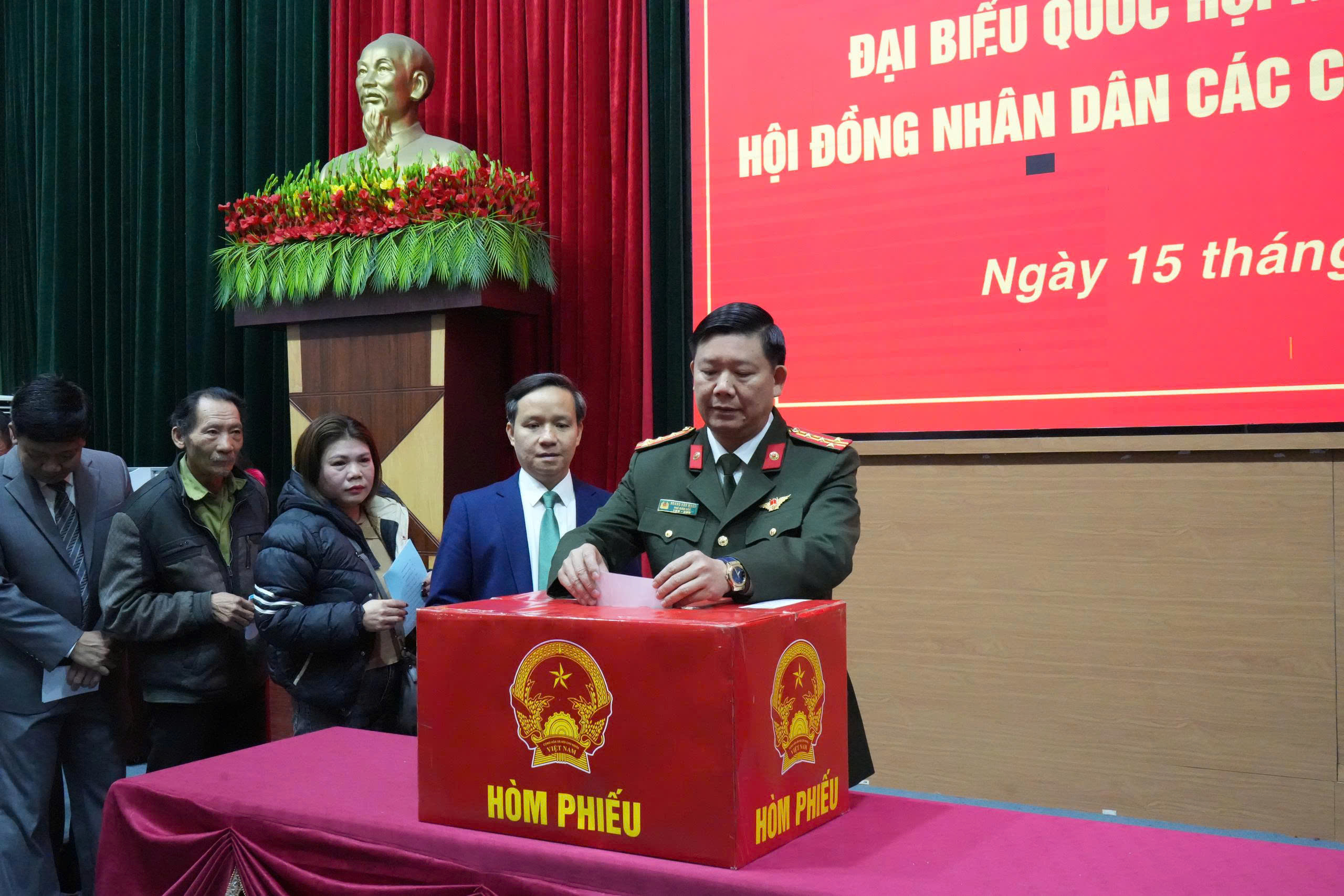 KHAI MẠC BẦU CỬ ĐẠI BIỂU QUỐC HỘI KHÓA XVI VÀ ĐẠI BIỂU HĐND NHIỆM KỲ 2026 - 2031 TẠI KHU VỰC BỎ PHIẾU SỐ 01, XÃ QUẢN BẠ