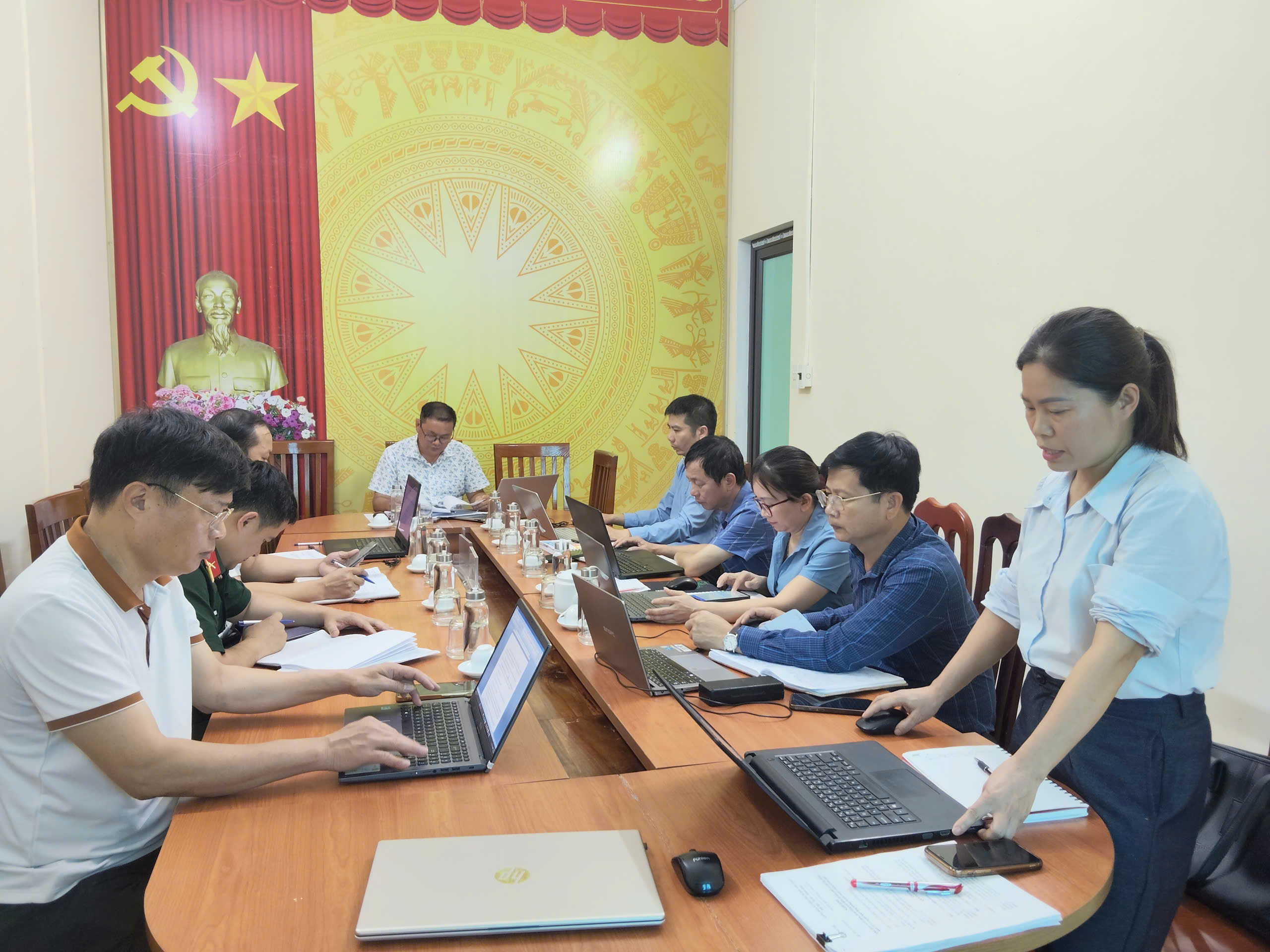 UBND xã Hồng Thái tổ chức Phiên họp triển khai dự thảo đề án sáp nhập thôn trên địa bàn xã