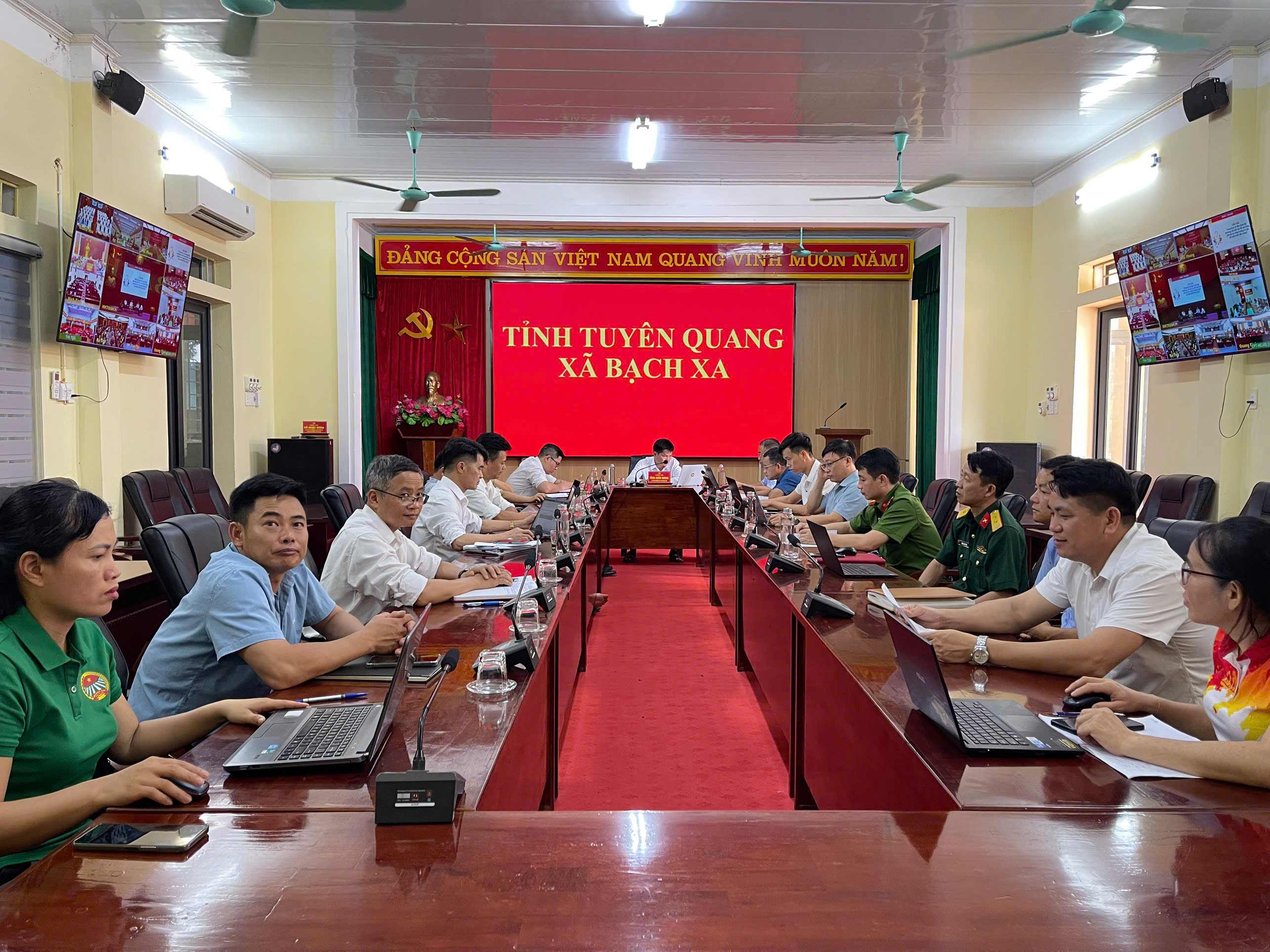 ĐẢNG ỦY XÃ BẠCH XA THAM GIA HỘI NGHỊ TRỰC TUYẾN BỒI DƯỠNG NÂNG CAO NĂNG LỰC, XỬ LÝ TÌNH HUỐNG THỰC TIỄN CHO ĐỘI NGŨ CÁN BỘ CƠ SỞ