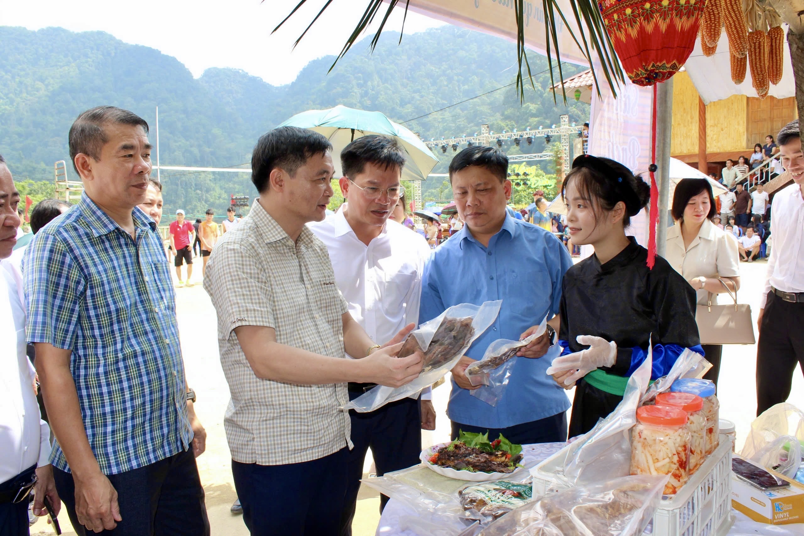 Tưng bừng Lễ hội Mùa vàng Cao Đường xã Bạch Xa năm 2026
