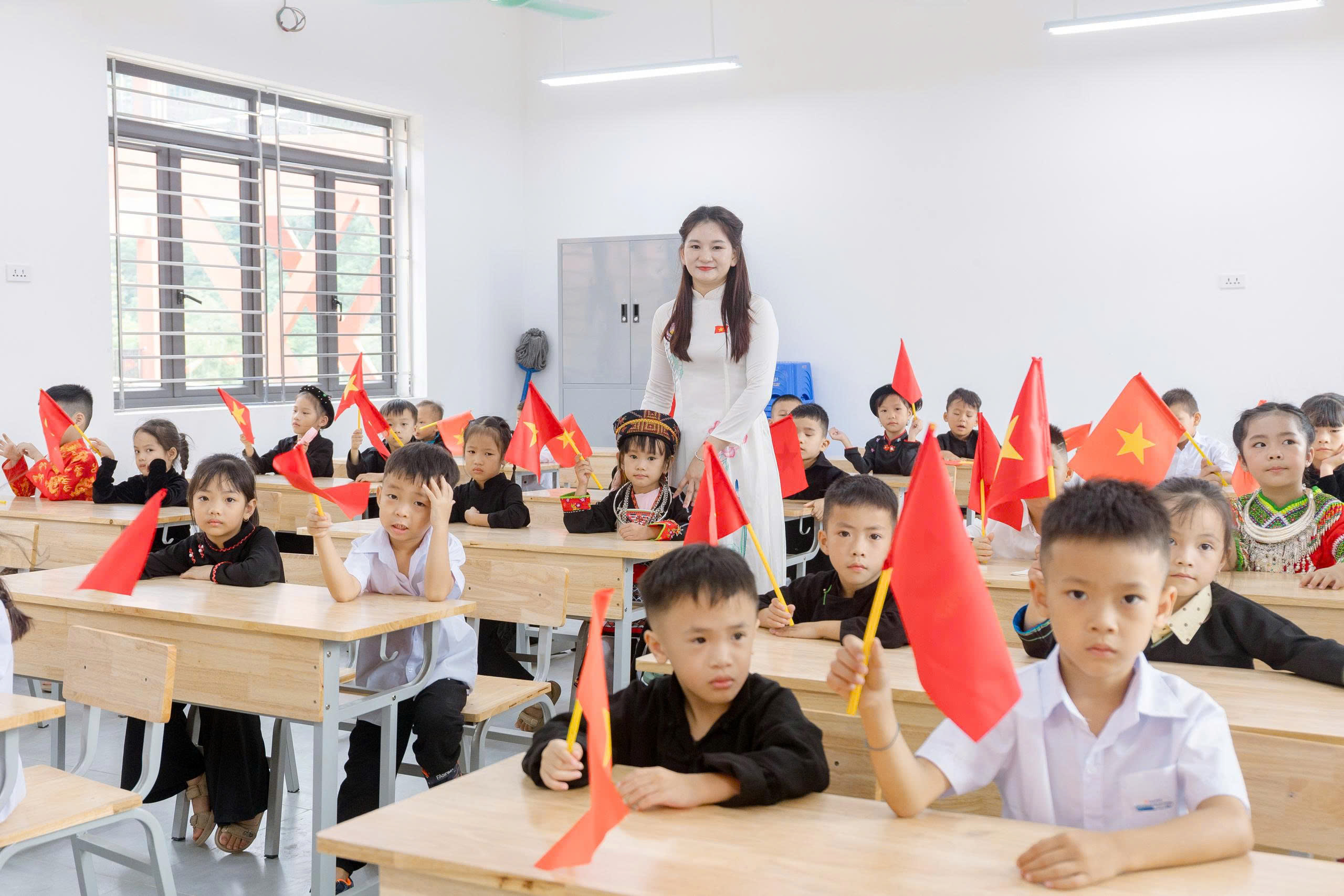 TUYÊN QUANG NÂNG CAO CHẤT LƯỢNG PHỔ CẬP GIÁO DỤC,  XÓA MÙ CHỮ