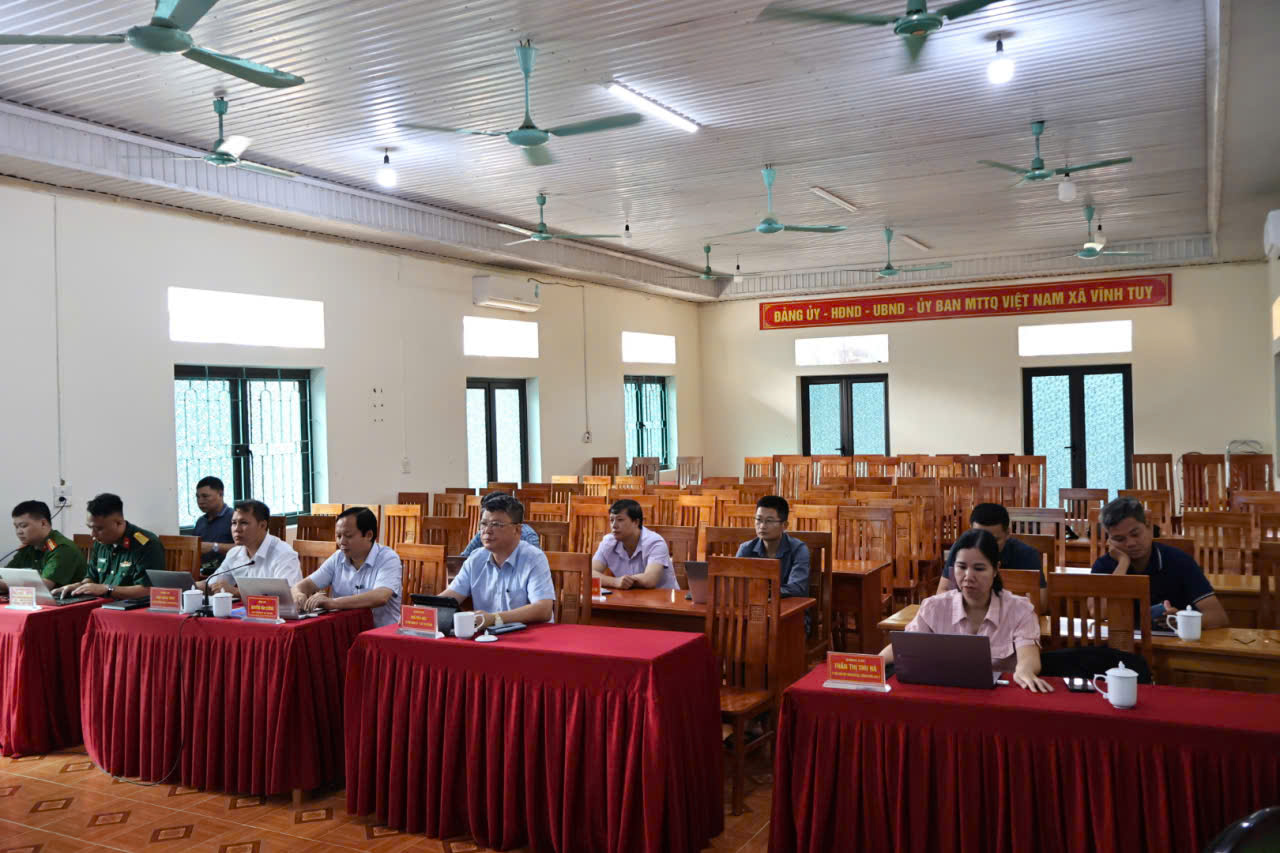 Hội nghị TT sáng 13 th 8 toàn cảnh.jpg