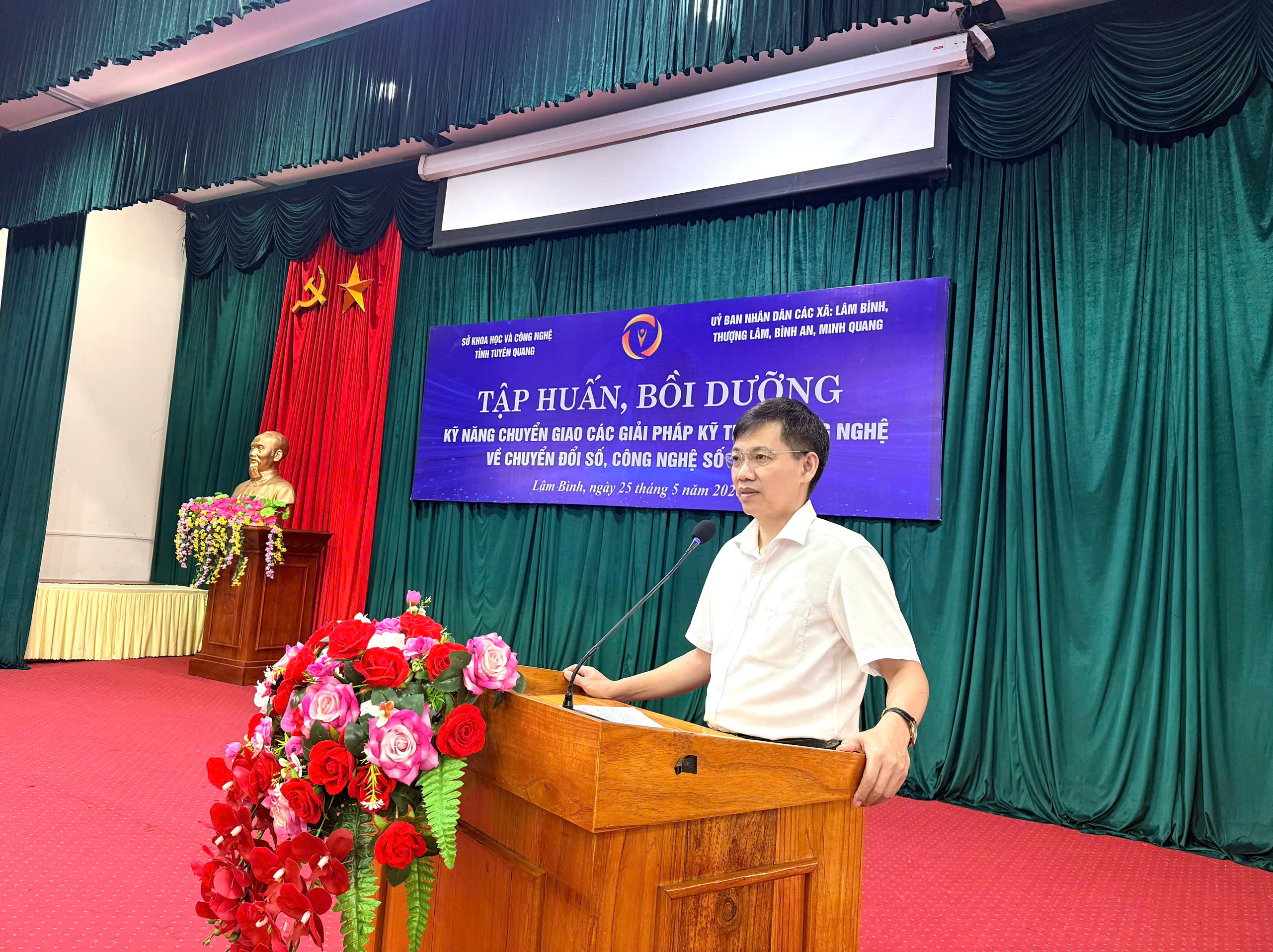 Hoàn thành kế hoạch tập huấn, bồi dưỡng nâng cao năng lực số năm 2026 cho công chức, viên chức và Tổ công nghệ số cộng đồng cơ sở
