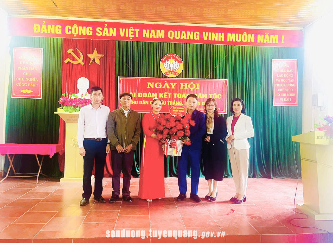 Thôn Cầu Trắng phát huy sức mạnh cộng đồng trong Ngày hội Đại đoàn kết năm 2025