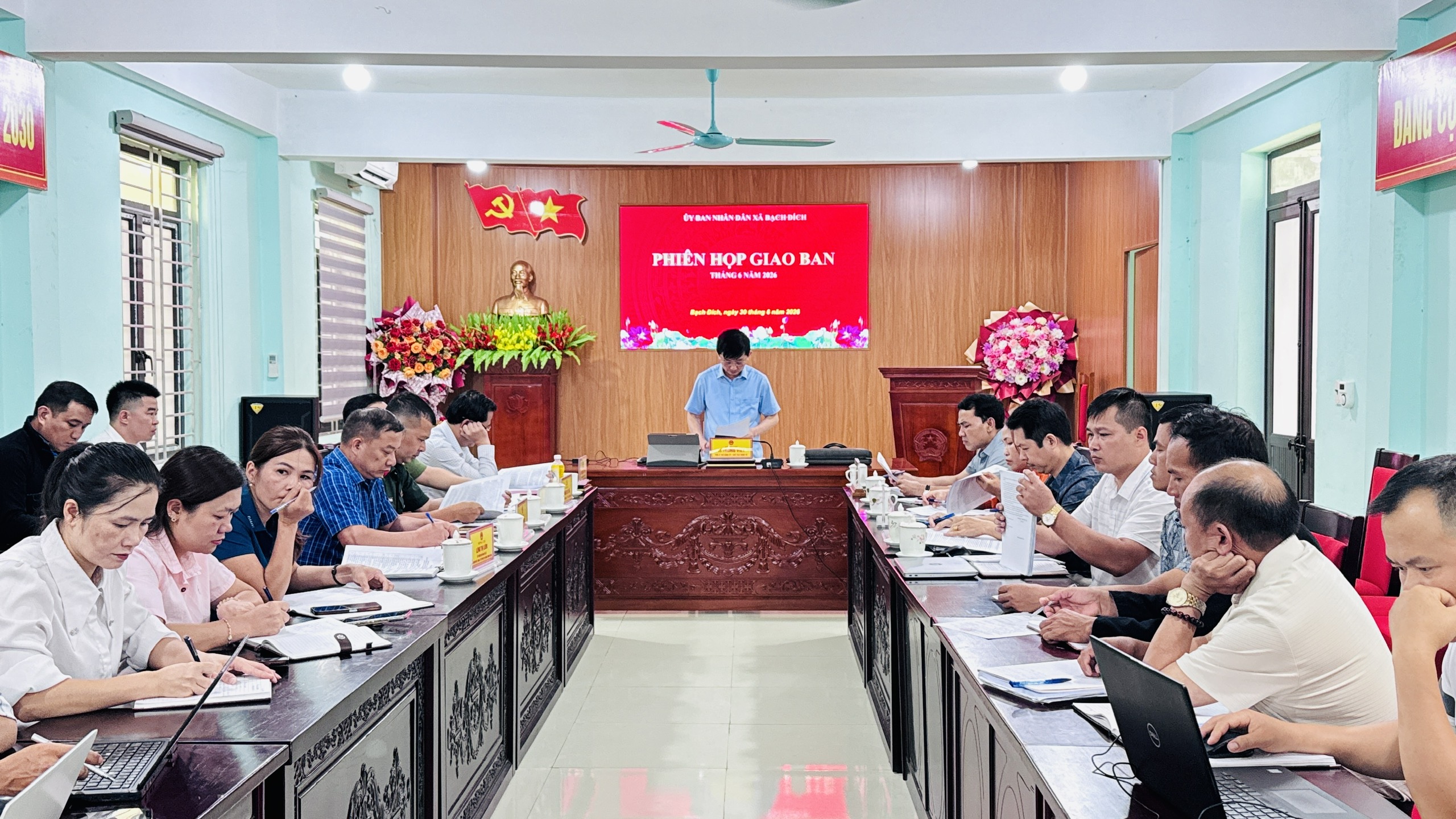 UBND XÃ BẠCH ĐÍCH TỔ CHỨC PHIÊN HỌP GIAO BAN THÁNG 6 NĂM 2026
