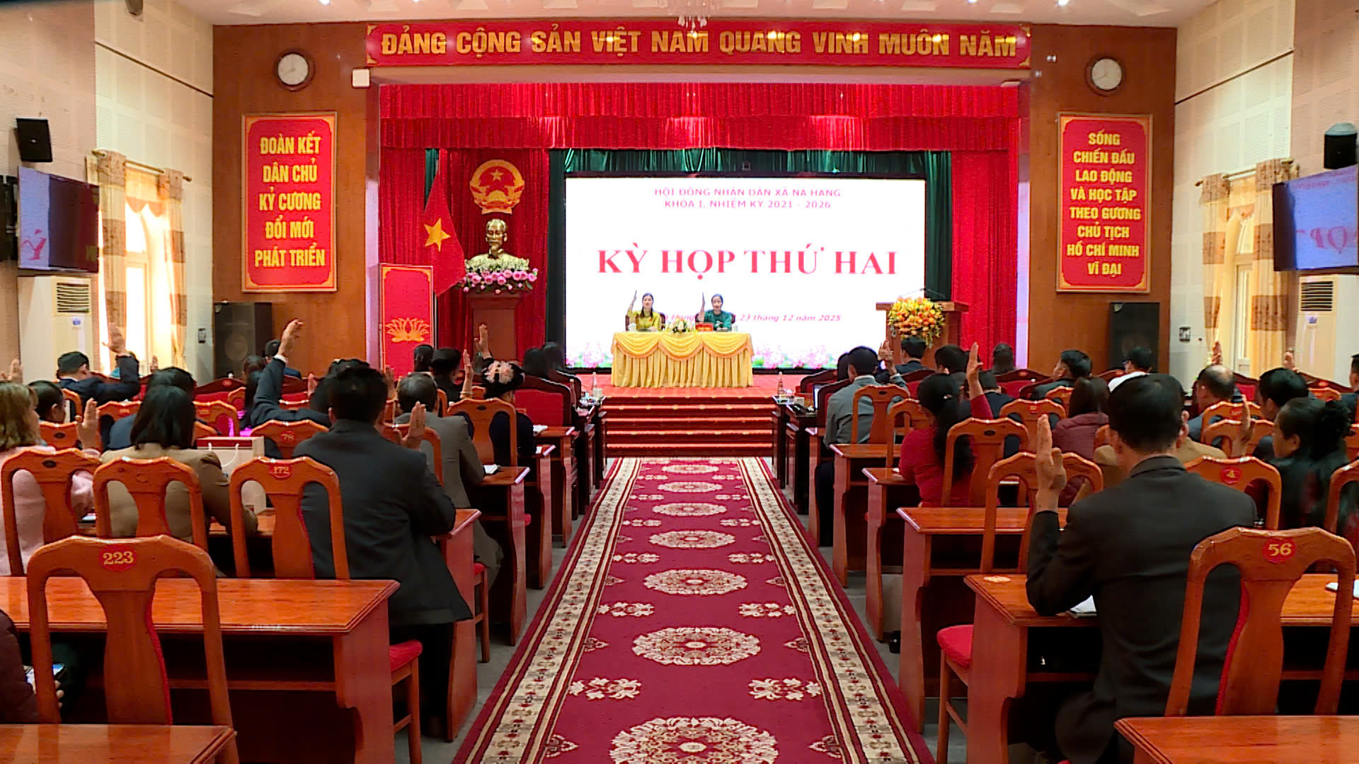 Kỳ họp thứ hai HĐND xã Nà Hang khoá I, nhiệm kỳ 2021 - 2026