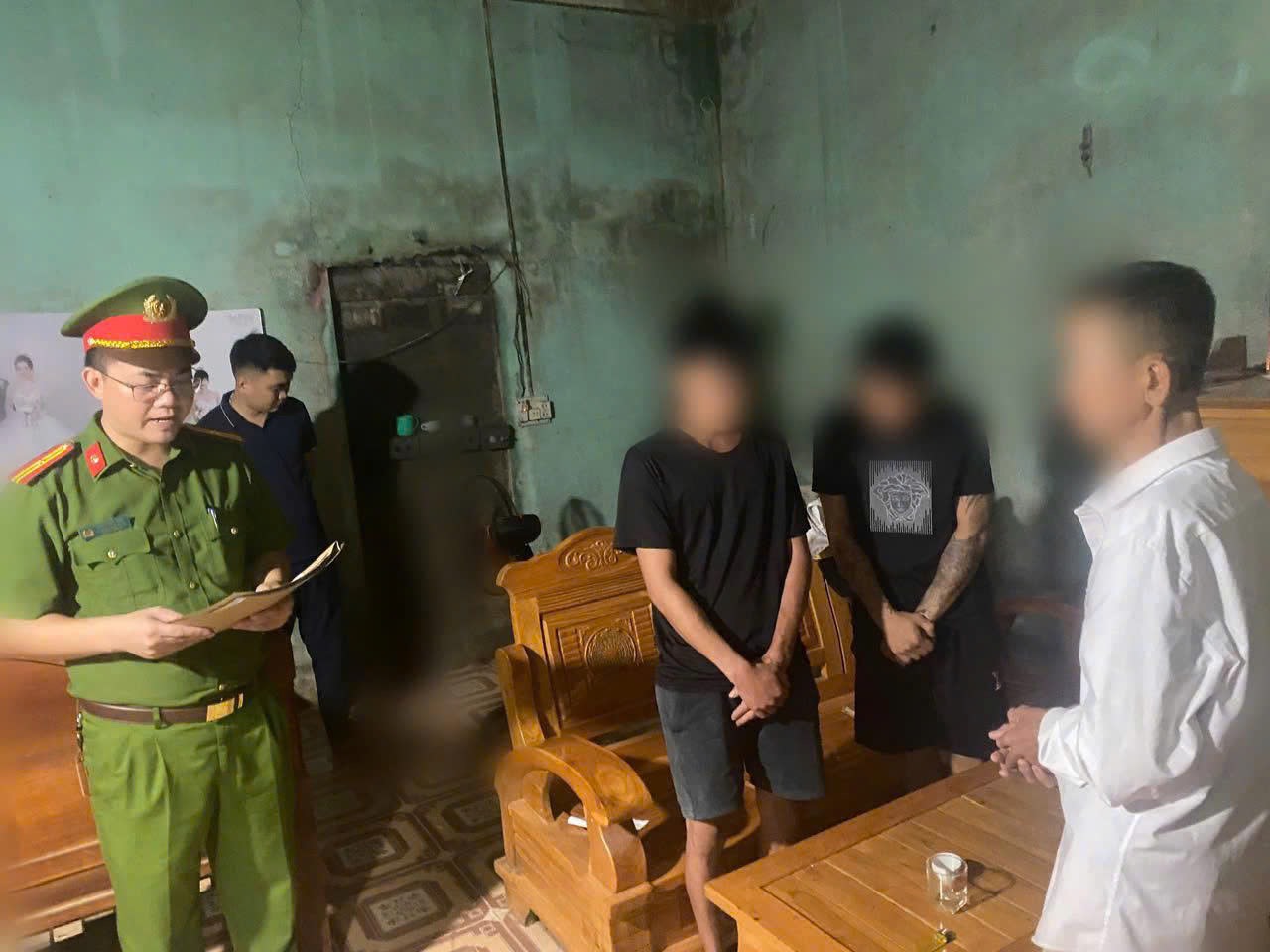 KHỞI TỐ VỤ ÁN HÌNH SỰ MUA BÁN TRÁI PHÉP CHẤT MA TUÝ VÀ CHỨA CHẤP SỬ DỤNG TRÁI PHÉP CHẤT MA TUÝ 