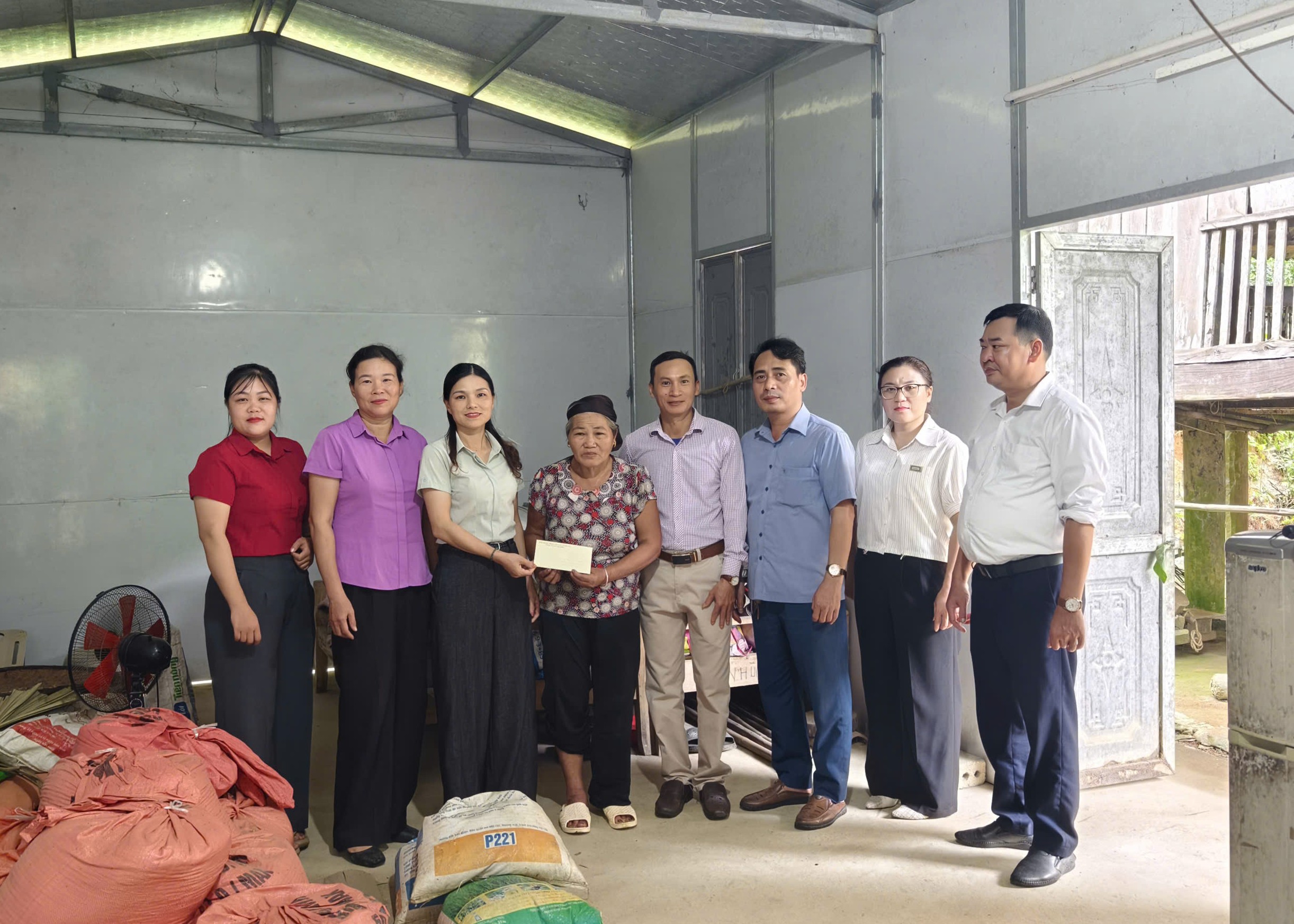 Nà Hang phát huy vai trò giám sát của HĐND trong thực hiện chương trình xóa nhà tạm, nhà dột nát