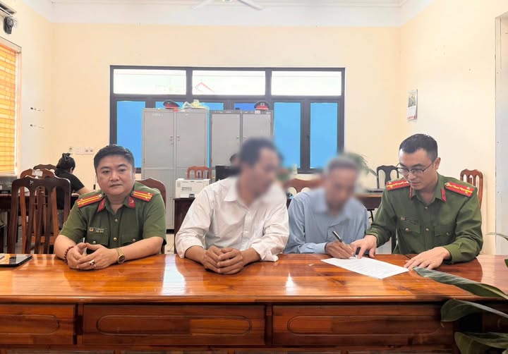 LỰC LƯỢNG CÔNG AN CƠ SỞ GIÚP ĐỠ NGƯỜI ĐÀN ÔNG MẮC BỆNH TÂM THẦN VỀ VỚI GIA ĐÌNH AN TOÀN