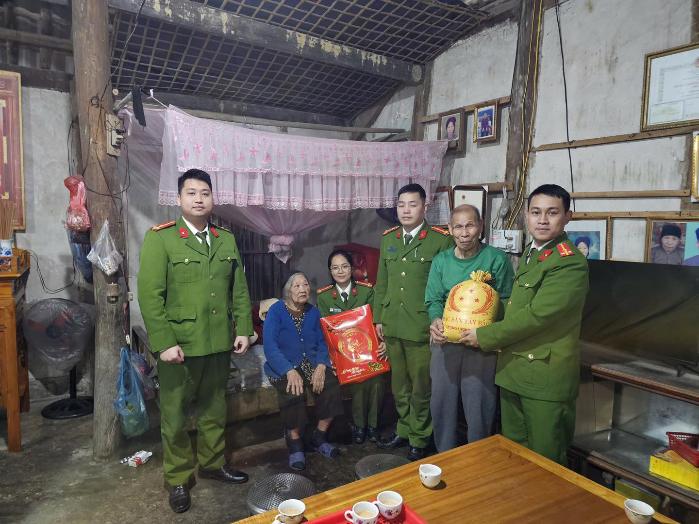 MÙA XUÂN YÊU THƯƠNG - THẮM TÌNH QUÂN DÂN