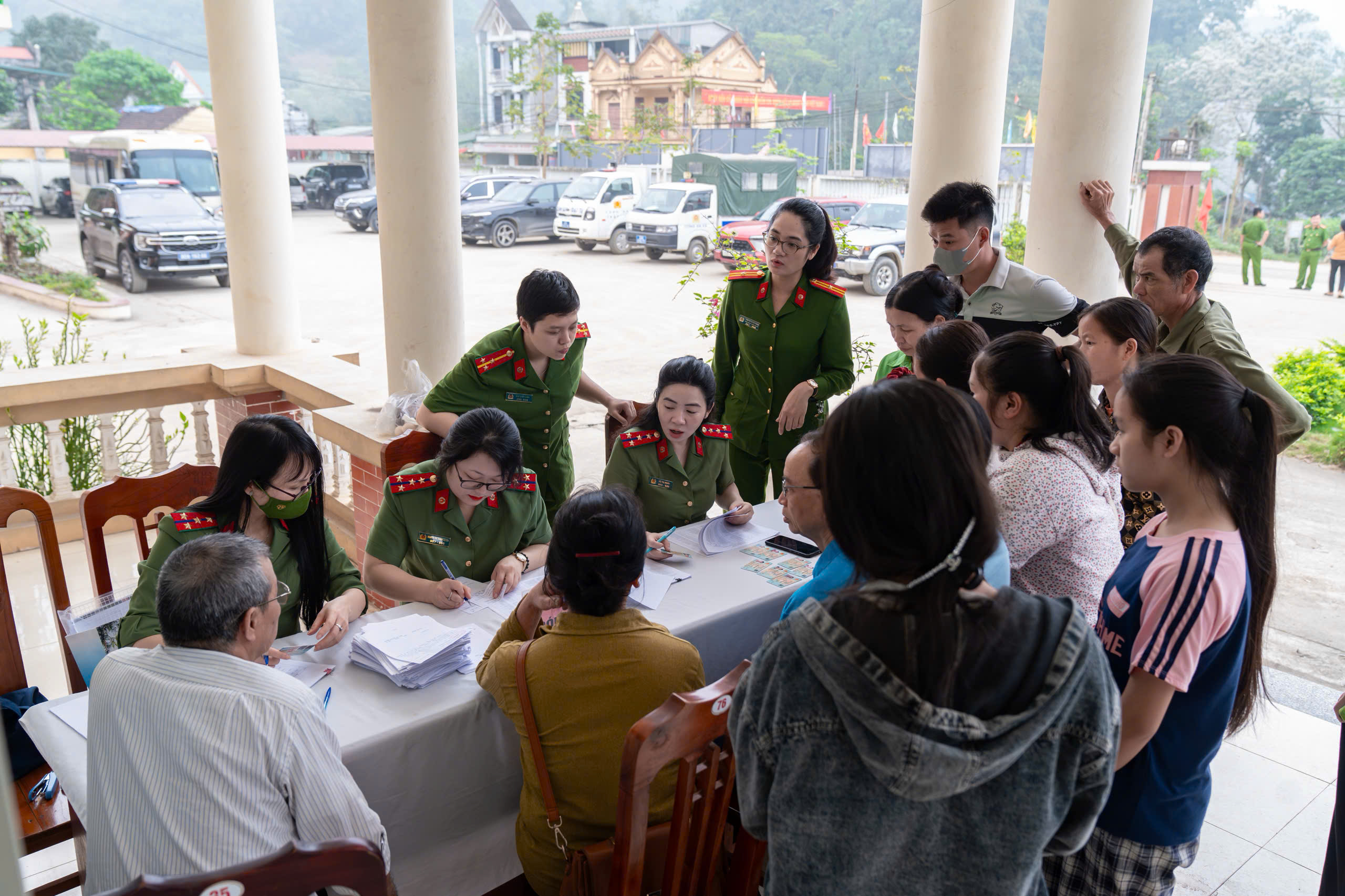 CÔNG AN XÃ TRUNG SƠN PHỐI HỢP BỆNH VIỆN Y HỌC CỔ TRUYỀN BỘ CÔNG AN TỔ CHỨC KHÁM, CHỮA BỆNH CHO NHÂN DÂN