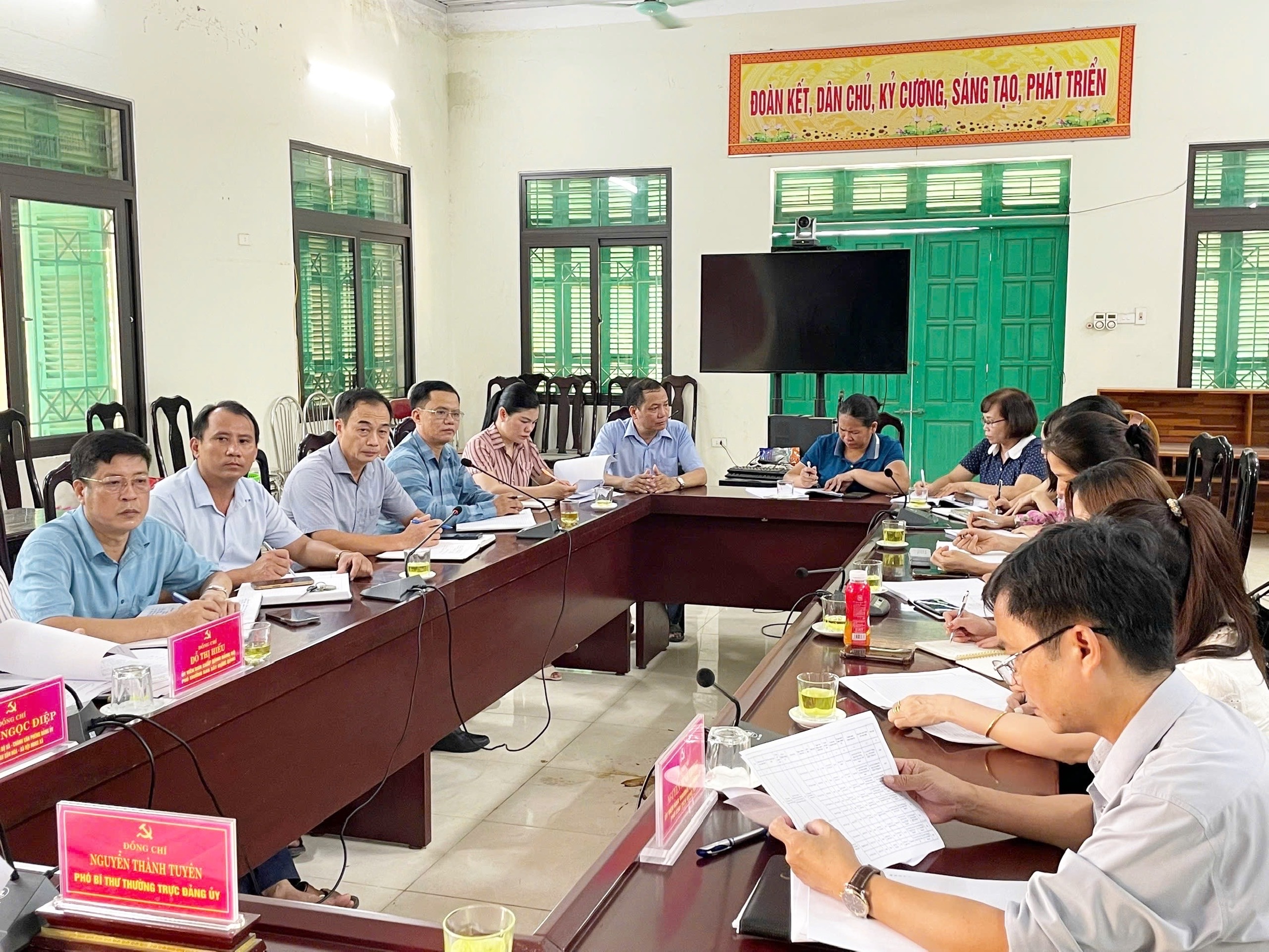 HỘI NGHỊ LẤY Ý KIẾN CHI ỦY VỀ DỰ KIẾN NHÂN SỰ CẤP ỦY CÁC TỔ CHỨC ĐẢNG Ở CƠ SỞ GIÁO DỤC SAU SẮP XẾP, SÁP NHẬP