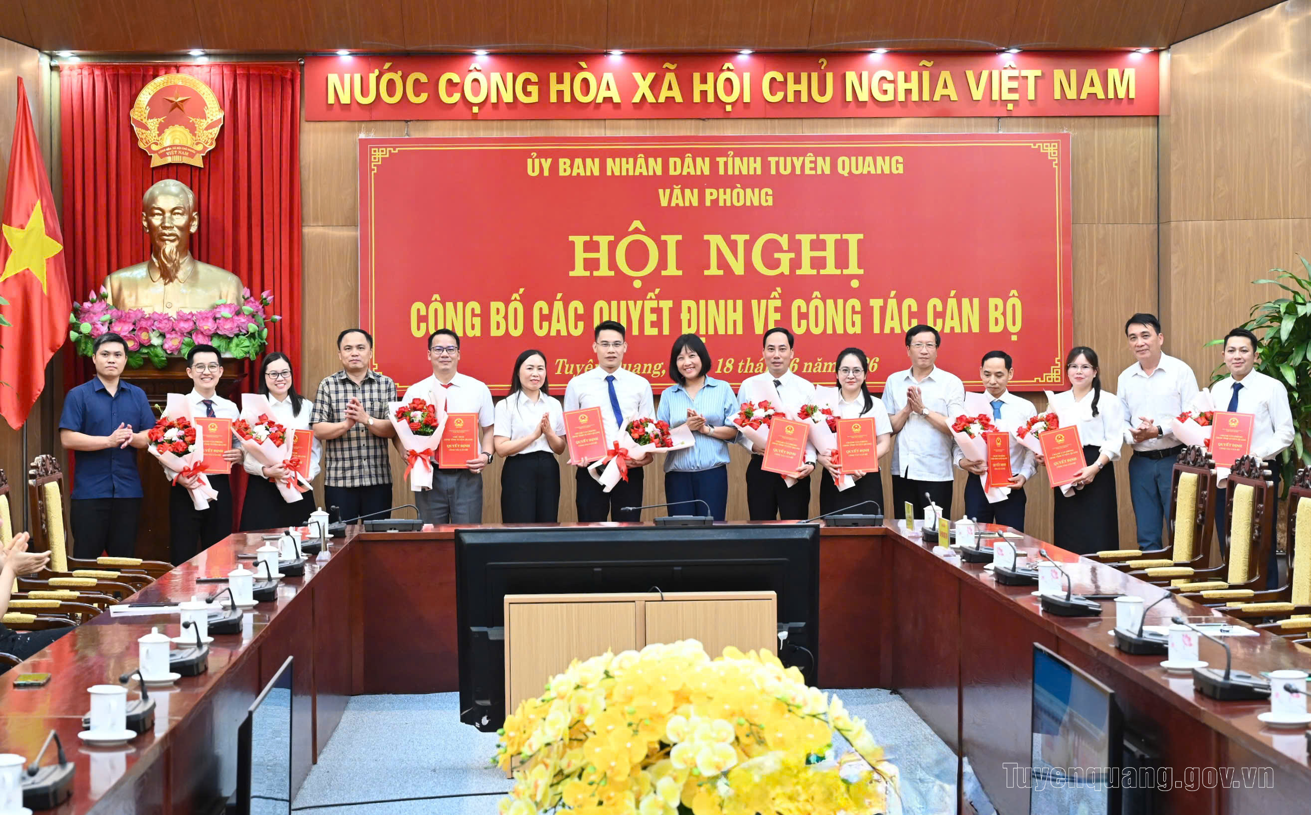 Văn phòng UBND tỉnh công bố các Quyết định về công tác cán bộ
