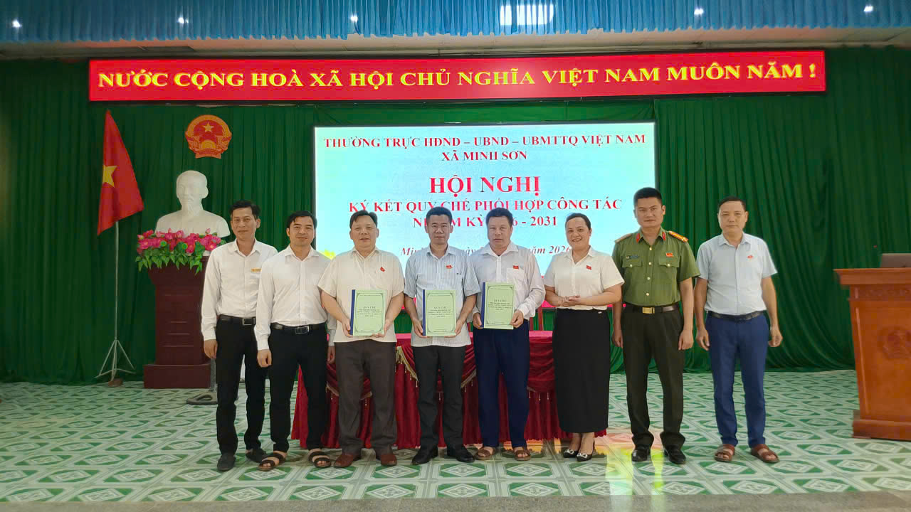 HỘI NGHỊ KÝ KẾT QUY CHẾ PHỐI HỢP CÔNG TÁC GIỮA HĐND - UBND - UBMTTQ VIỆT NAM XÃ MINH SƠN