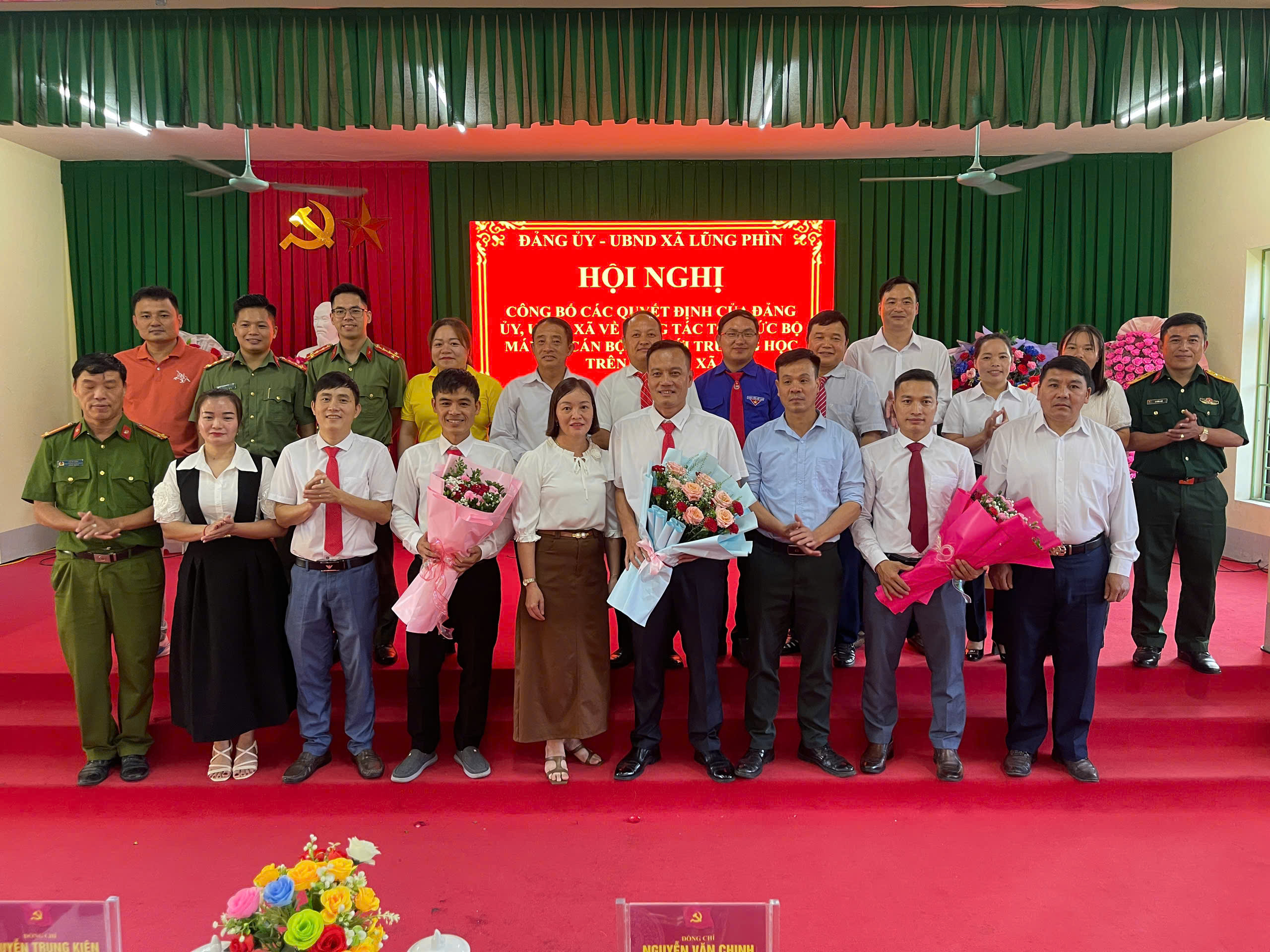 HỘI NGHỊ CÔNG BỐ CÁC QUYẾT ĐỊNH VỀ CÔNG TÁC TỔ CHỨC BỘ MÁY VÀ CÁN BỘ ĐỐI VỚI CÁC TRƯỜNG HỌC TRÊN ĐỊA BÀN XÃ LŨNG PHÌN