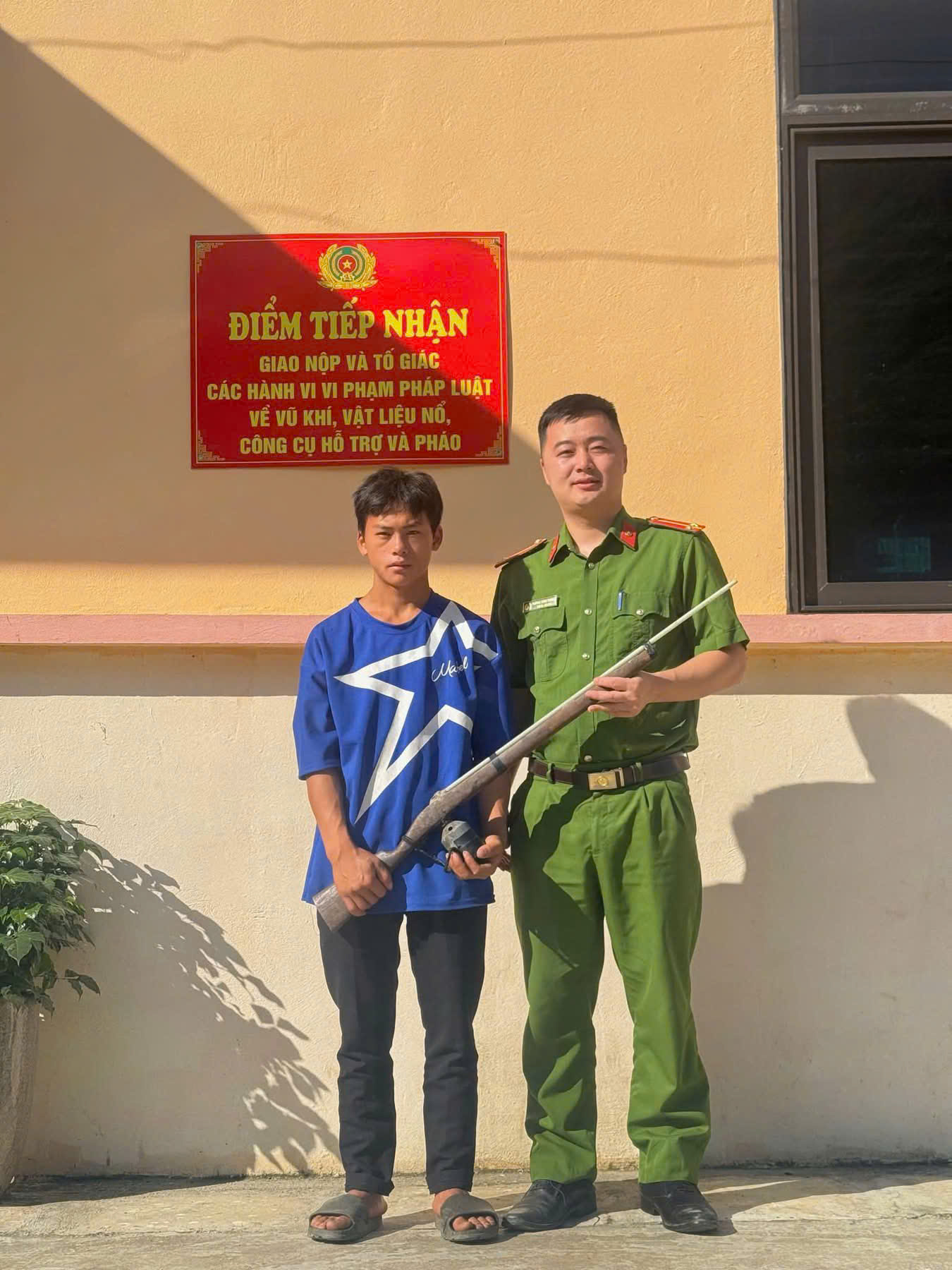 TUYÊN TRUYỀN CHẤP HÀNH PHÁP LUẬT VỀ VŨ KHÍ, VẬT LIỆU NỔ, CÔNG CỤ HỖ TRỢ VÀ PHÁO 