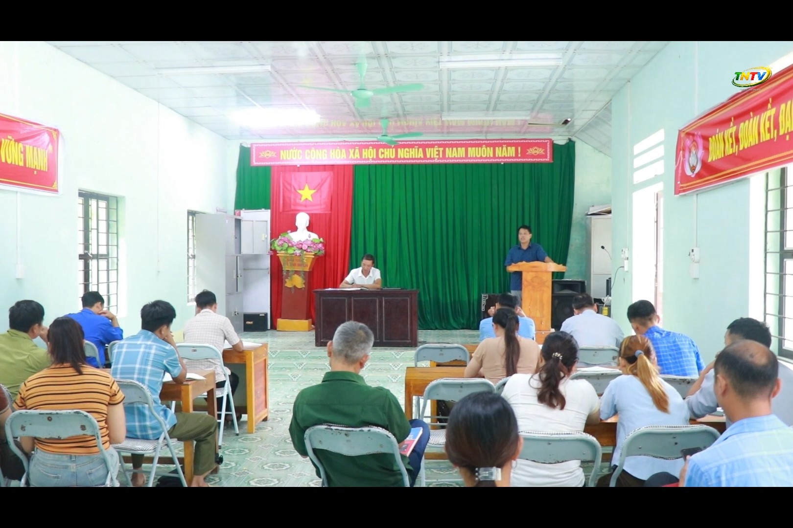Chi bộ thôn Cao Sơn tổ chức sinh hoạt thường kỳ sau sắp xếp thôn
