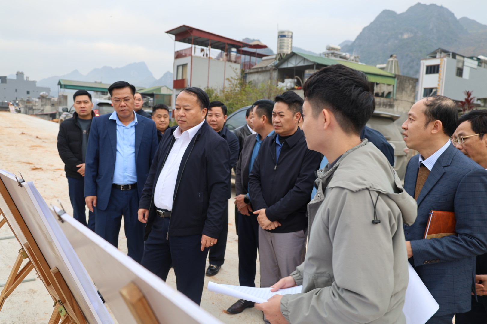 Chủ tịch UBND tỉnh Phan Huy Ngọc kiểm tra, công tác giải phóng mặt bằng và chuẩn bị khởi công Trường liên cấp xã biên giới Đồng Văn