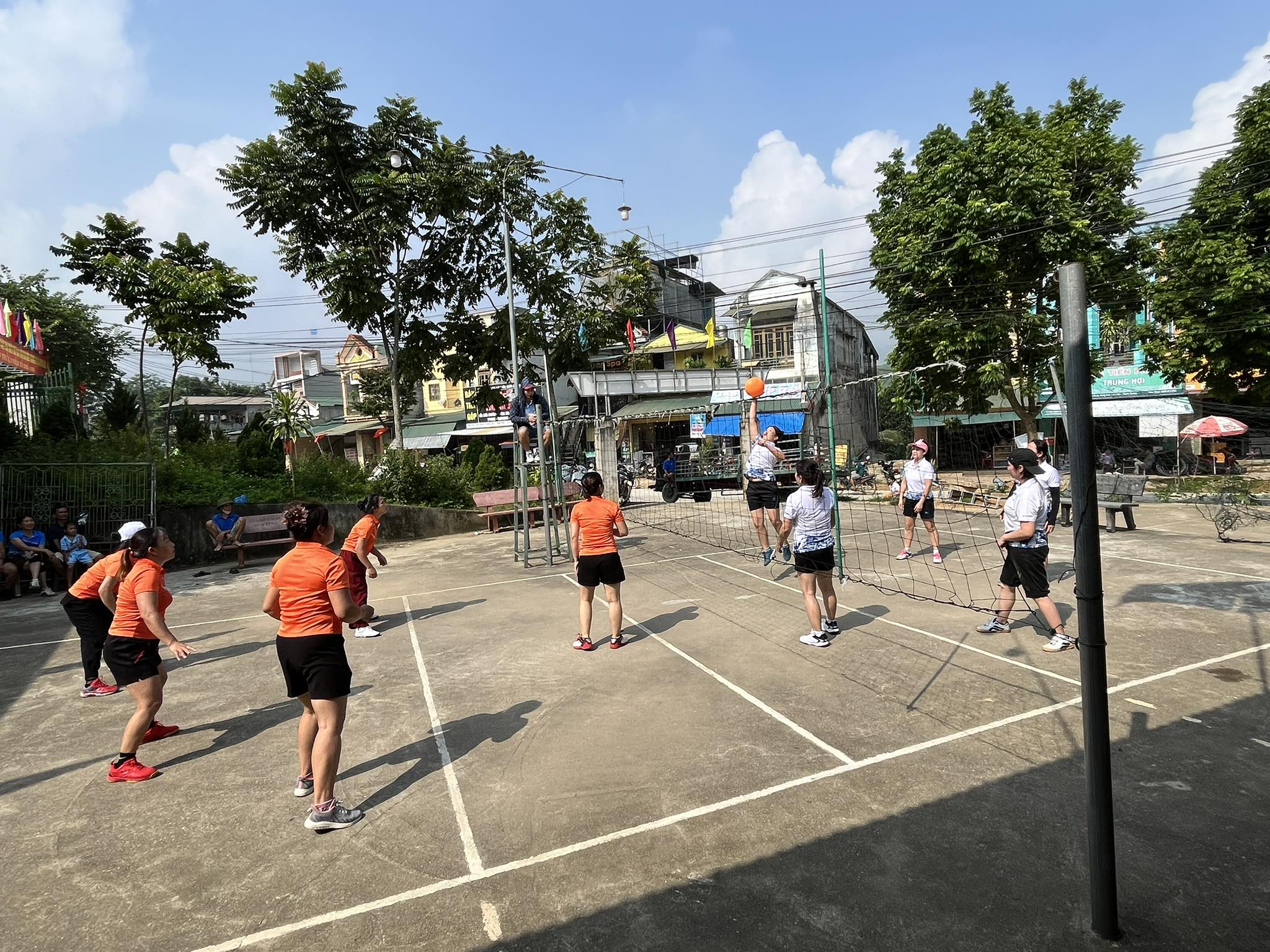 KHÔNG KHÍ SÔI NỔI TẠI GIẢI BÓNG CHUYỀN HƠI NỮ XÃ HÙNG ĐỨC 2025