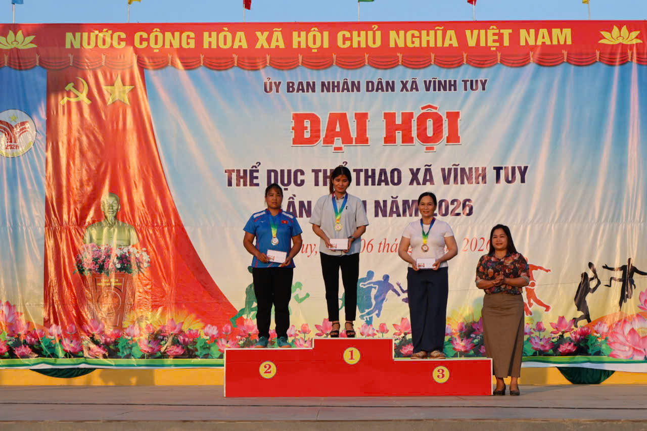 Giải cá nhân tung con c Xuân.jpg