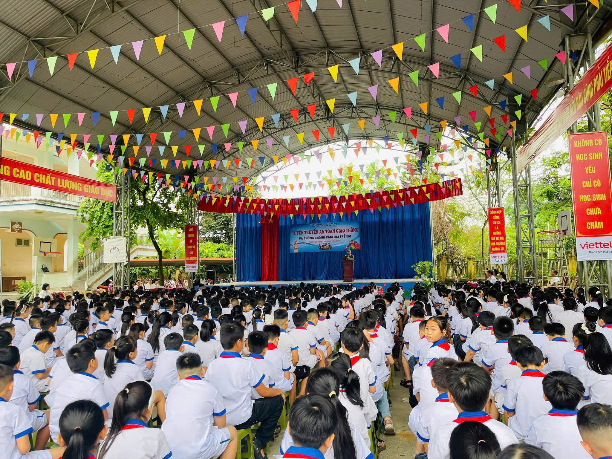 CHUNG TAY BẢO VỆ TRẺ EM, NÂNG CAO Ý THỨC AN TOÀN GIAO THÔNG