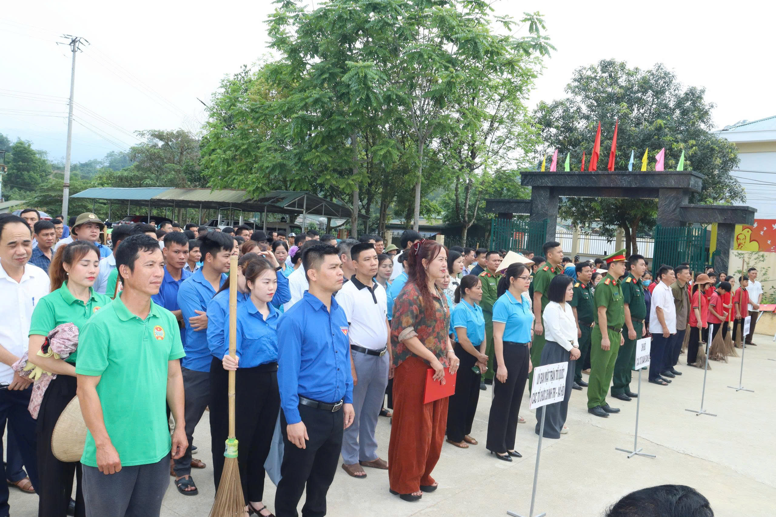 CÔNG AN XÃ LỰC HÀNH PHÁT HUY VAI TRÒ NÒNG CỐT, CHUNG TAY BẢO VỆ MÔI TRƯỜNG VÌ CUỘC SỐNG XANH – SẠCH – ĐẸP
