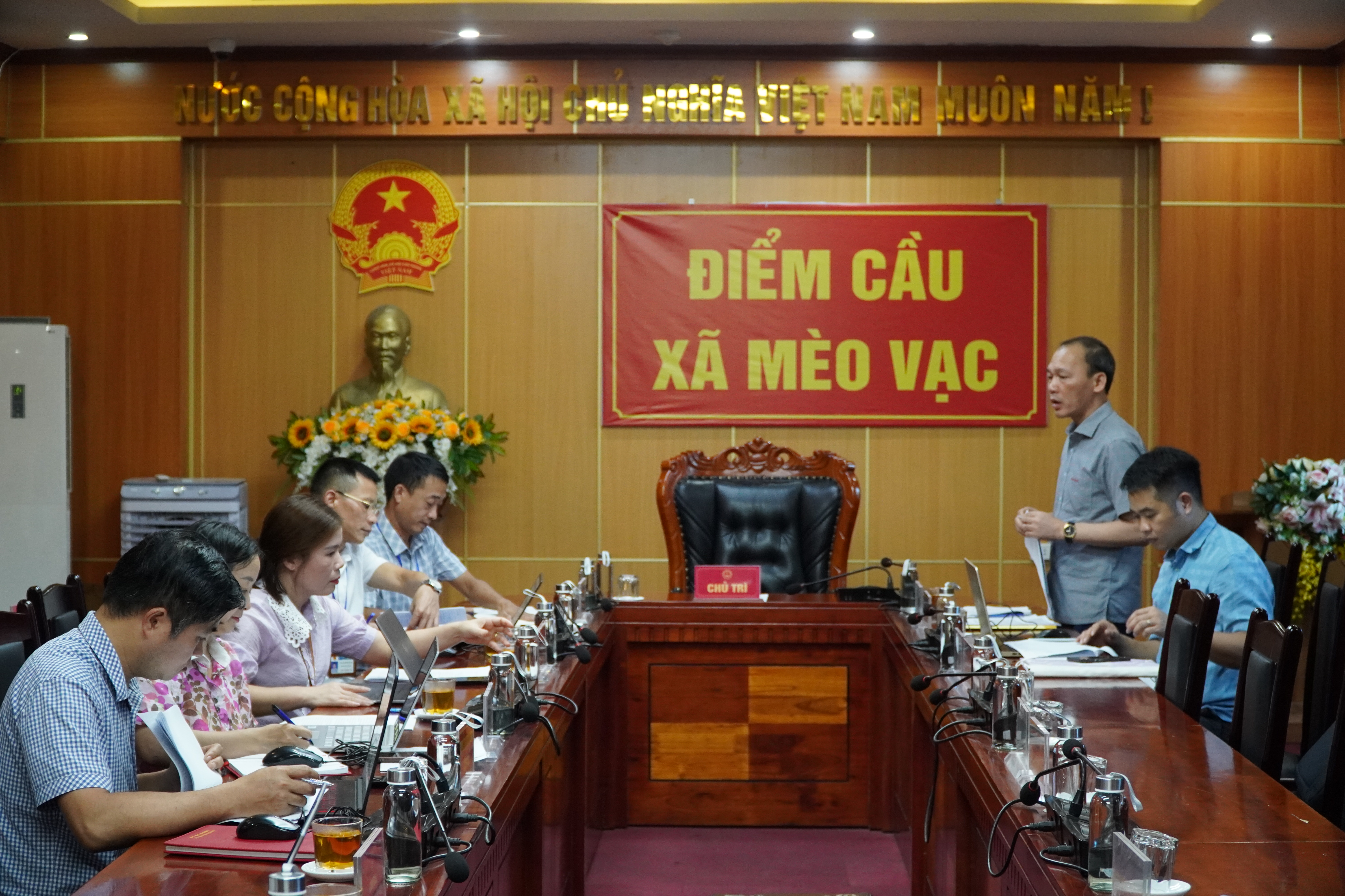 Đoàn kiểm tra của Sở Dân tộc và Tôn giáo làm việc với UBND xã Mèo Vạc
