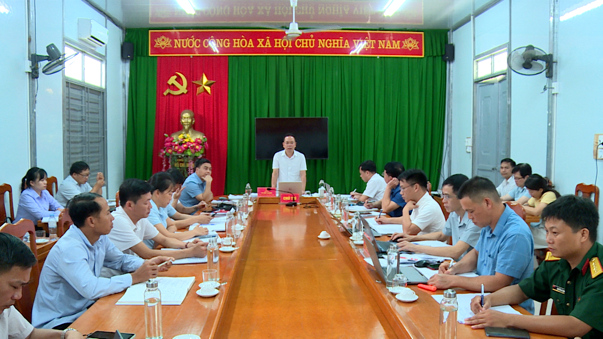 UBND xã Yên Hoa họp phiên thường kỳ tháng 5, triển khai nhiệm vụ tháng 6 năm 2026