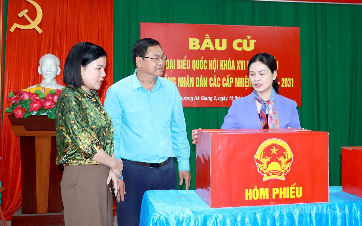 Đoàn công tác Ủy ban bầu cử số 7 tỉnh kiểm tra công tác chuẩn bị bầu cử tại phường Hà Giang 1, phường Hà Giang 2 và xã Tiên Yên