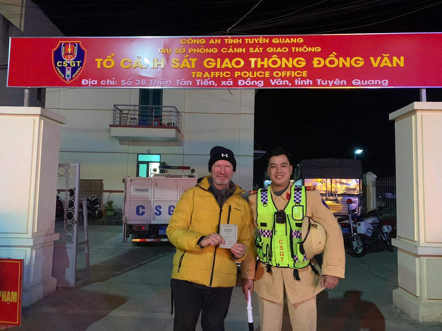 TRAO TRẢ TÀI SẢN BỊ RƠI CHO DU KHÁCH NƯỚC NGOÀI