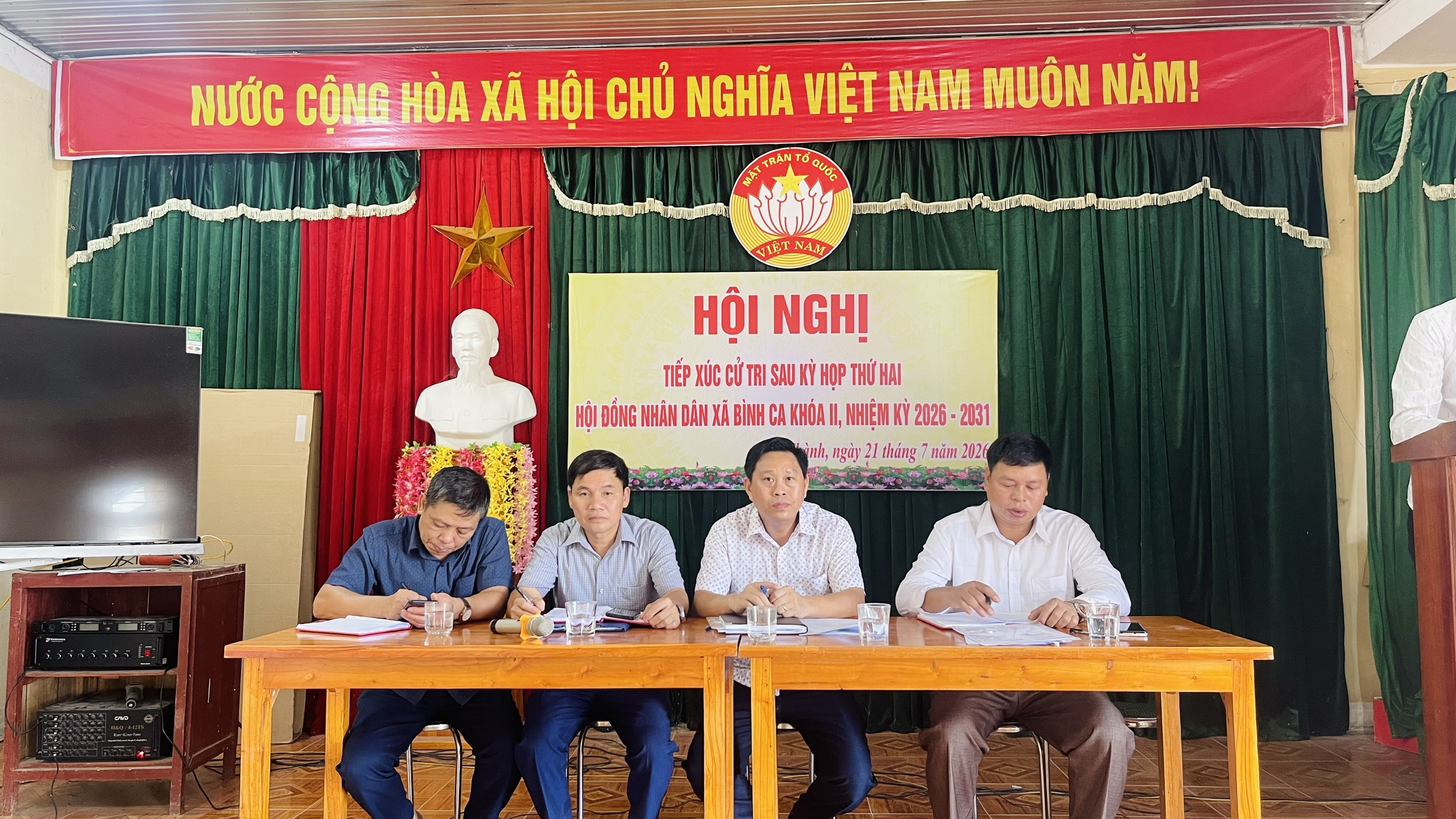 Tổ đại biểu số 1 HĐND xã Bình Ca tiếp xúc cử tri tại thôn Vân Thành